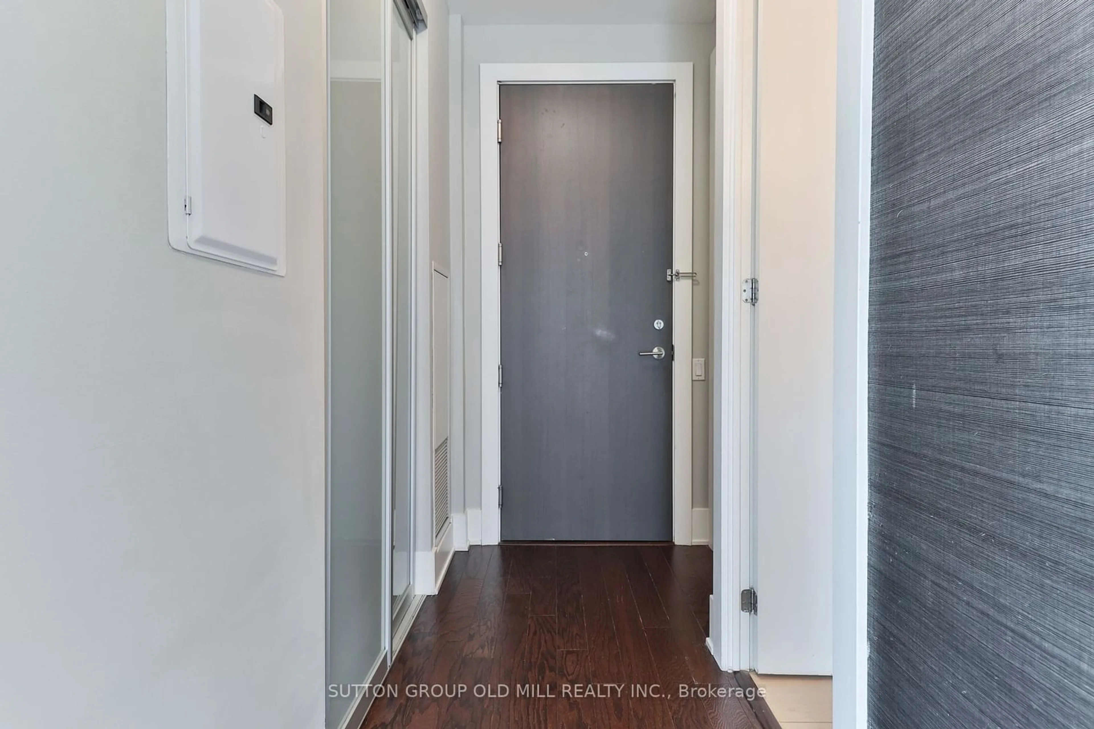 Indoor entryway for 103 The Queensway Ave #Ph2911, Toronto Ontario M6S 5B3