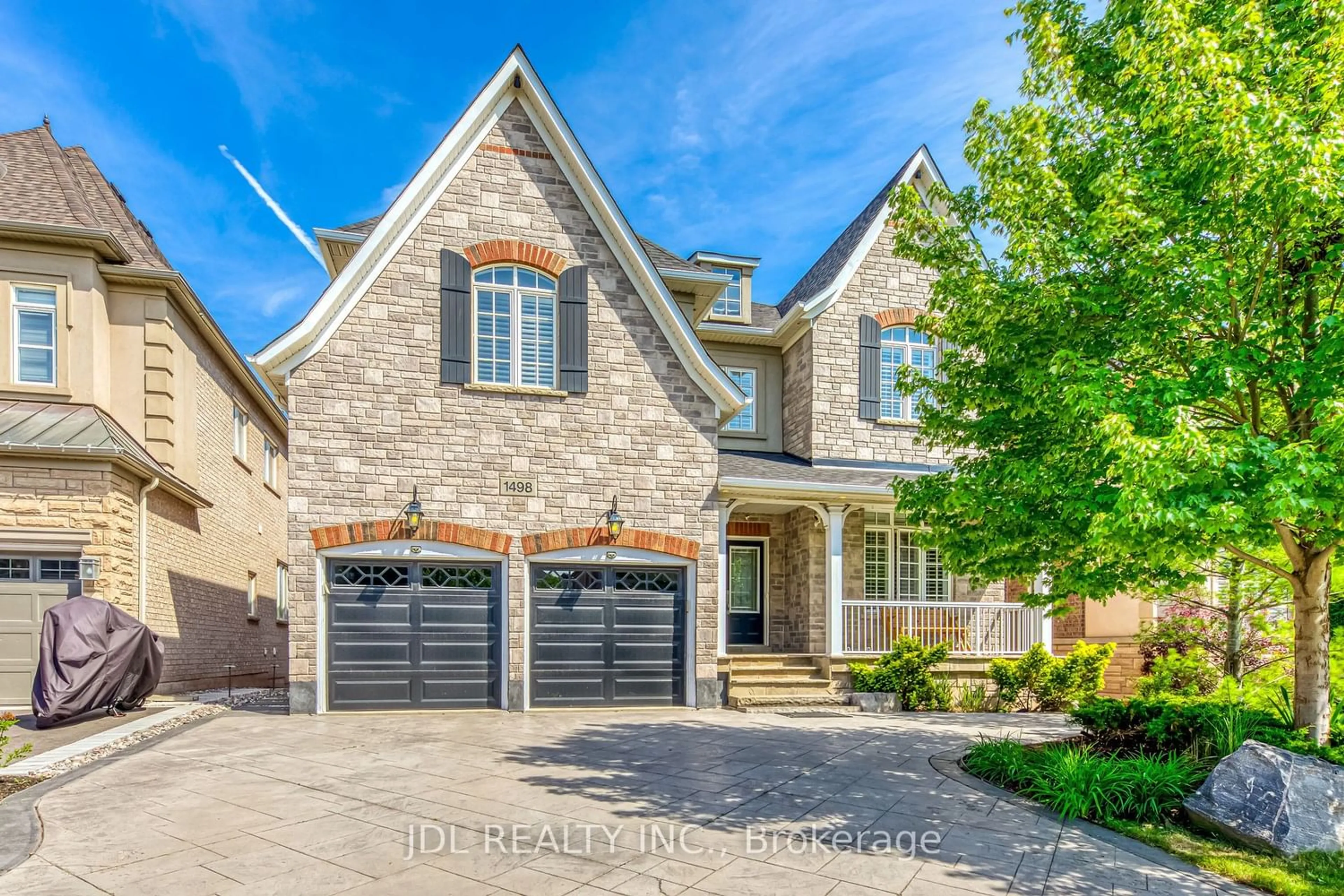 Home with brick exterior material for 1498 Arrowhead Rd, Oakville Ontario L6H 7V6