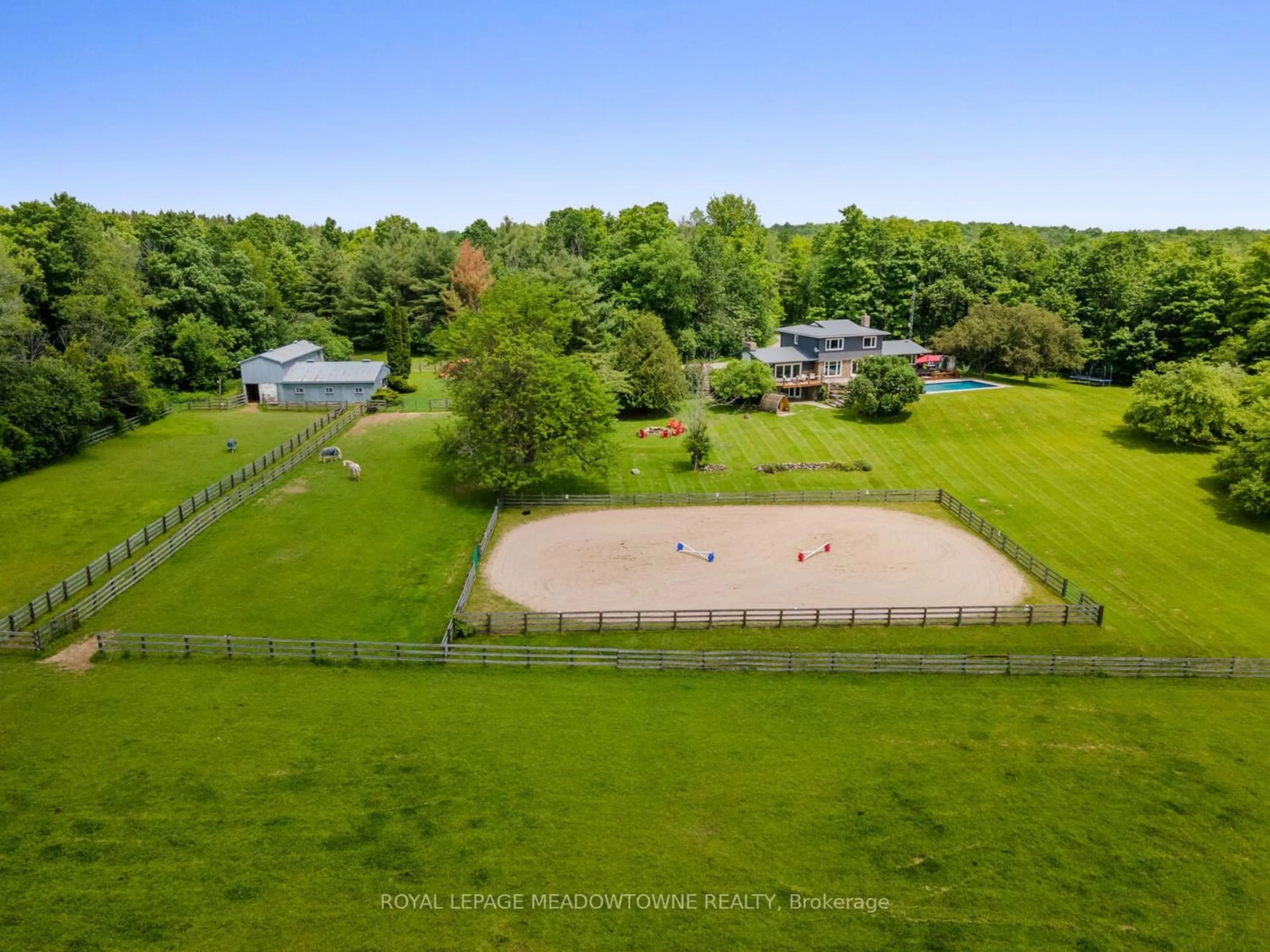 Fenced yard for 15028 Rockside Rd, Caledon Ontario L7C 1V5