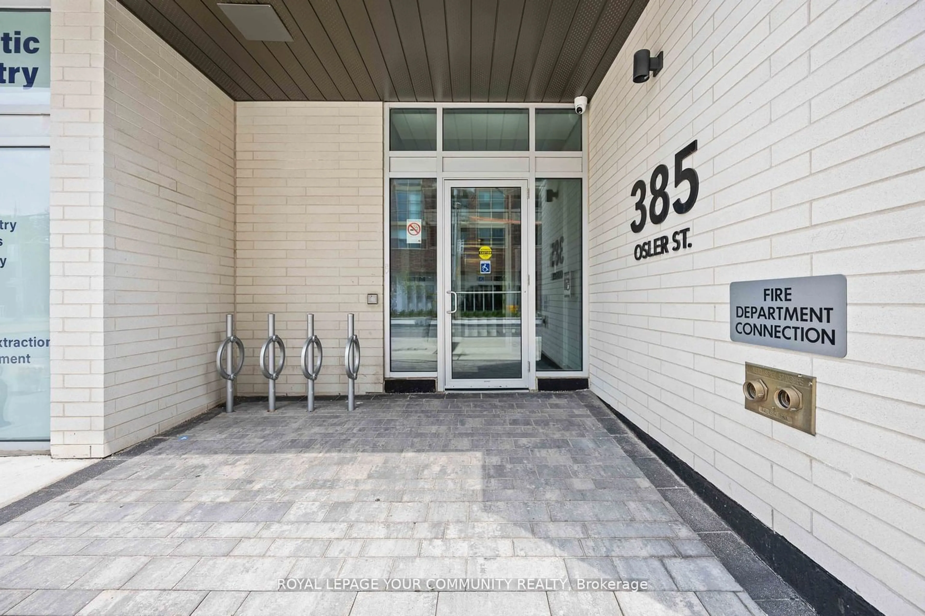 Indoor foyer for 385 Osler St #315, Toronto Ontario M6N 0B2