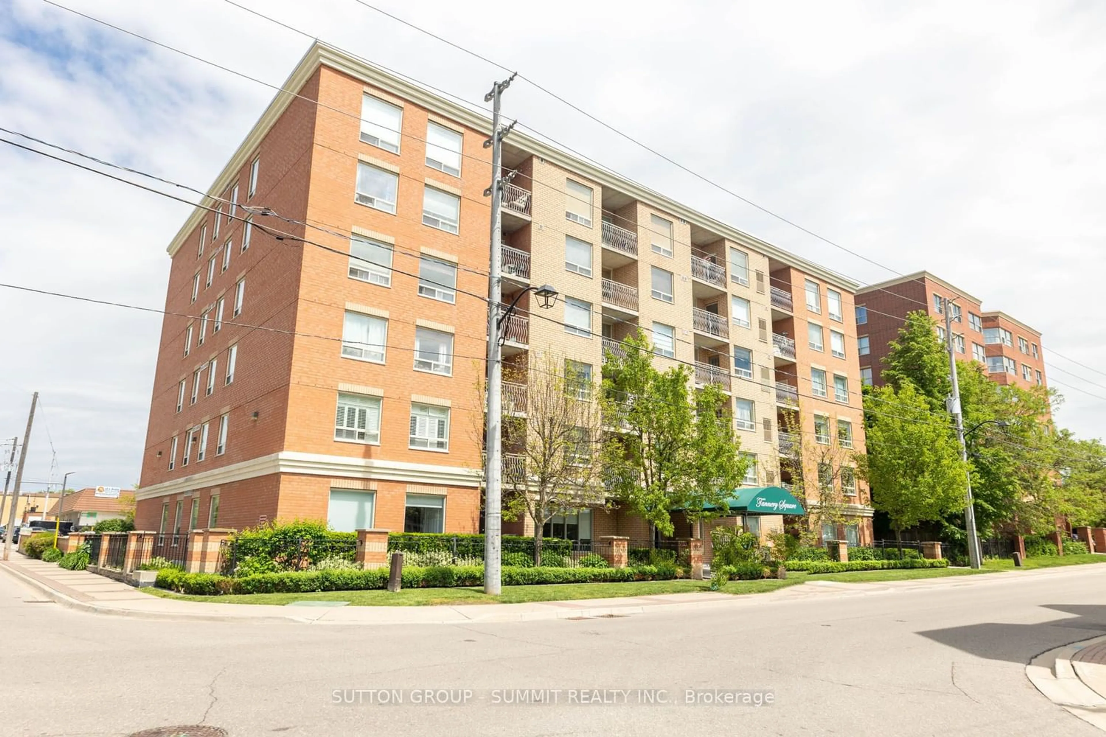 A pic from exterior of the house or condo for 32 Tannery St #302, Mississauga Ontario L5M 6T6