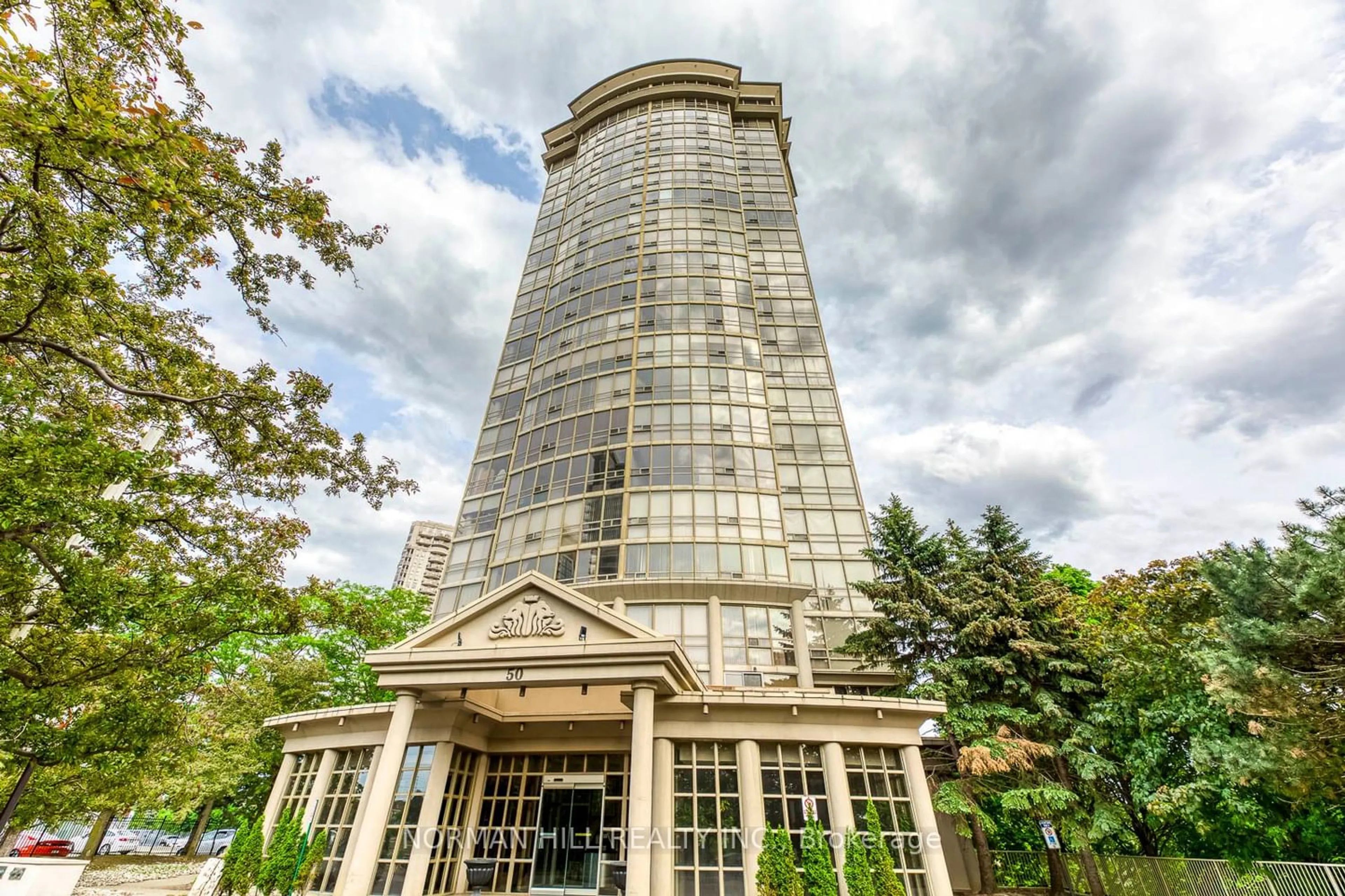 Outside view for 50 Eglinton Ave #609, Mississauga Ontario L5R 3P5