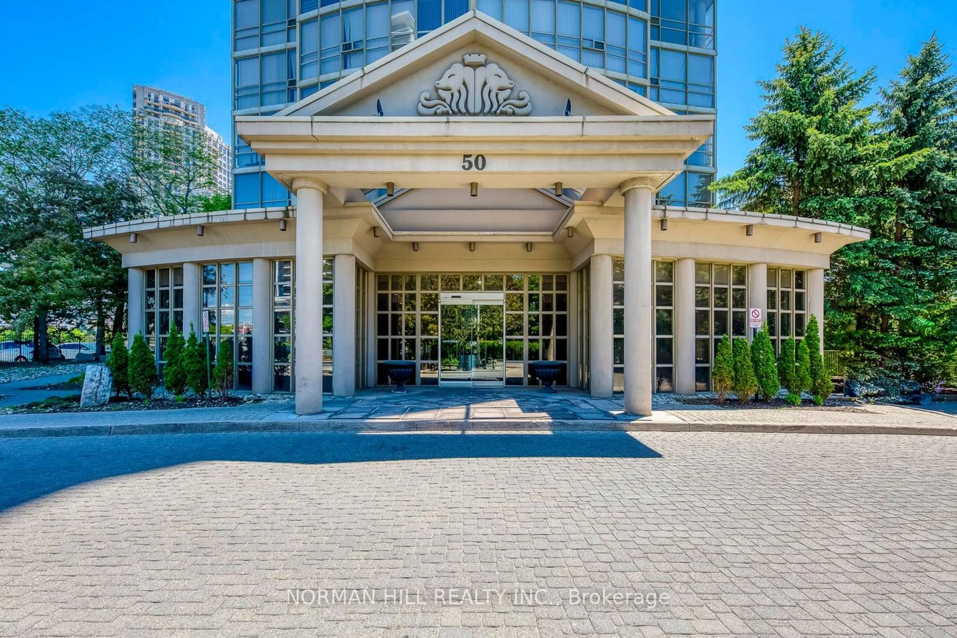 Indoor foyer for 50 Eglinton Ave #609, Mississauga Ontario L5R 3P5