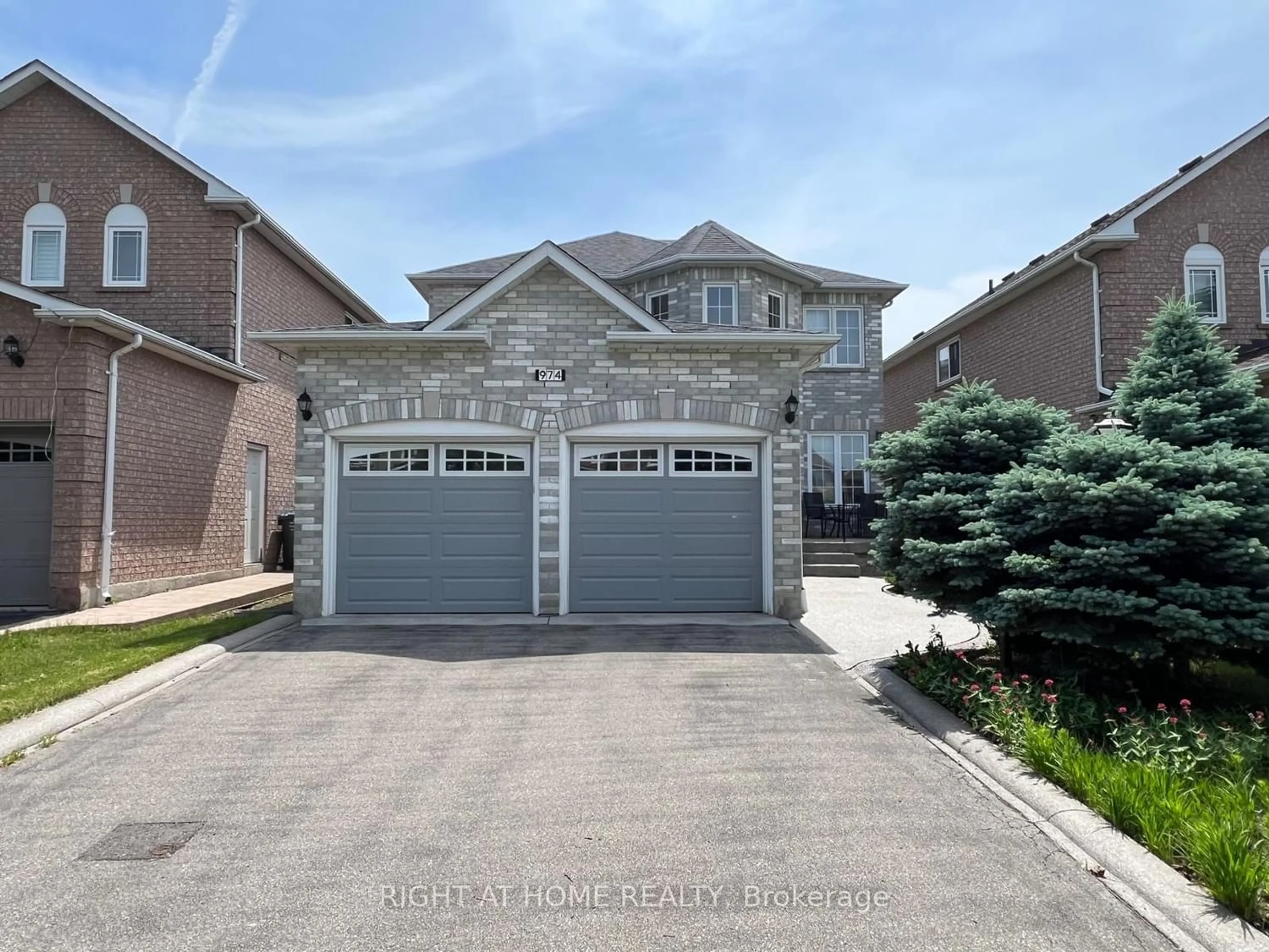 Frontside or backside of a home for 974 Mantle Cres, Mississauga Ontario L5V 2G3