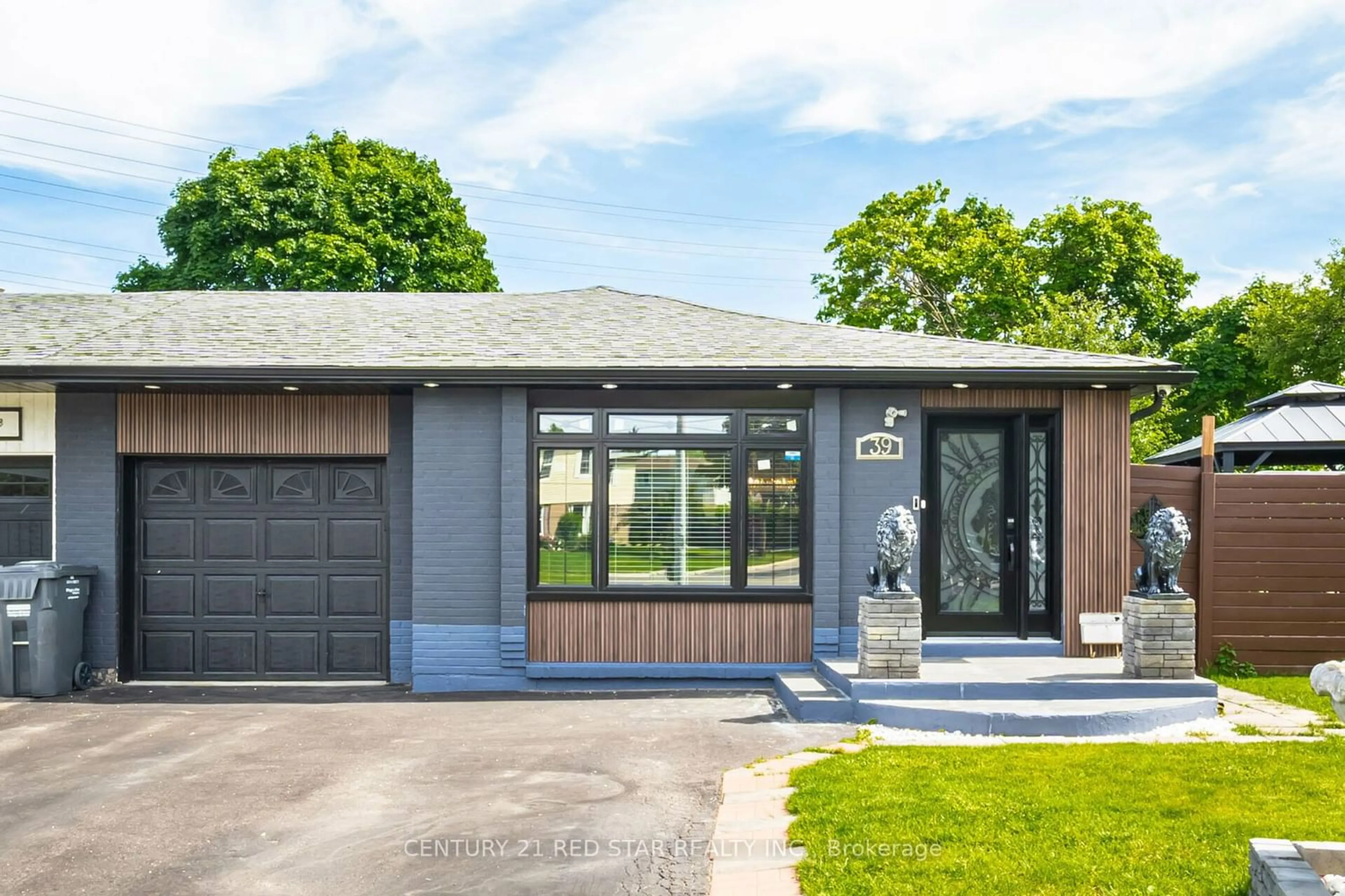 Home with brick exterior material for 39 Garside Cres, Brampton Ontario L6S 1H5