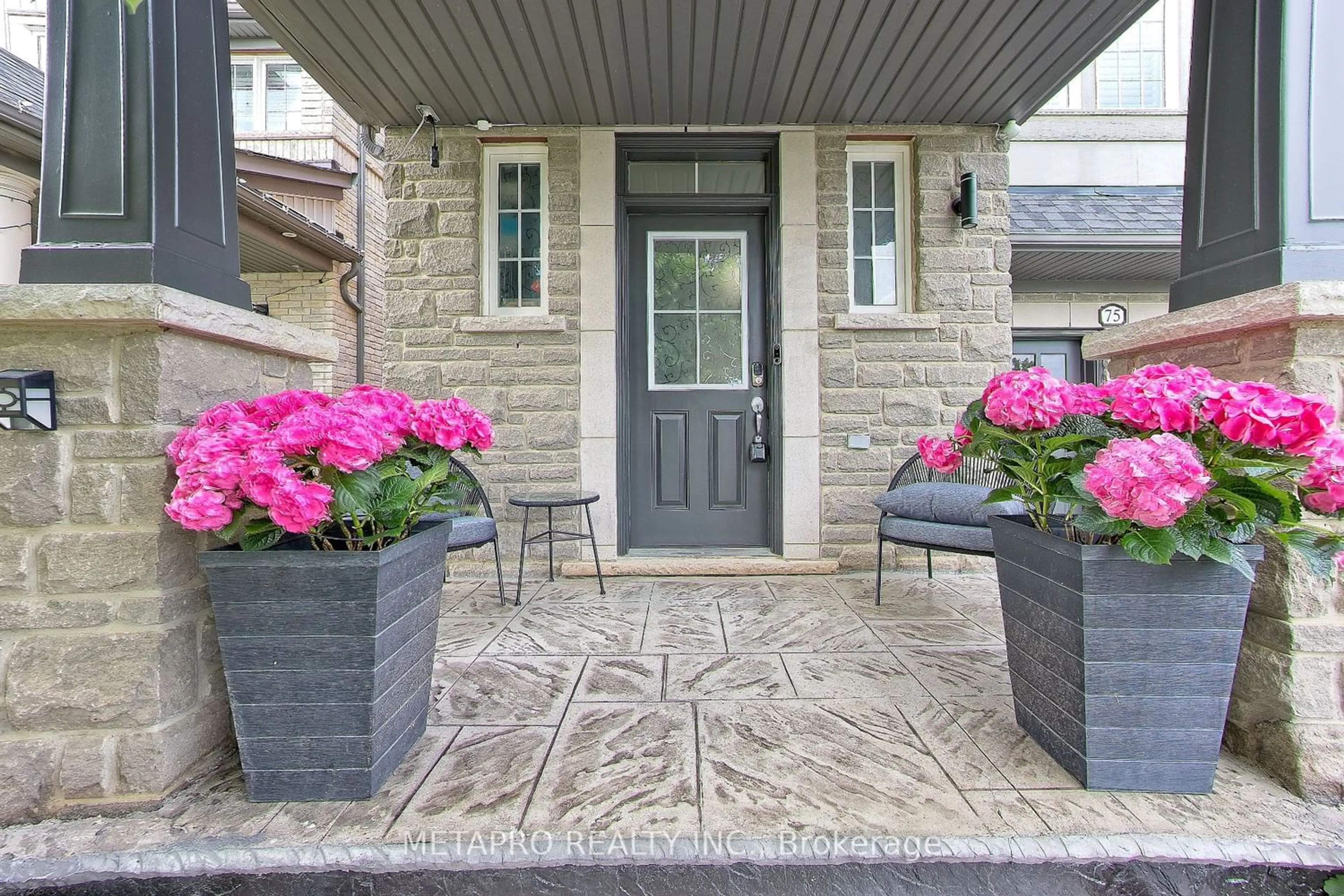 Indoor entryway for 75 Learmont Ave, Caledon Ontario L7C 3R2