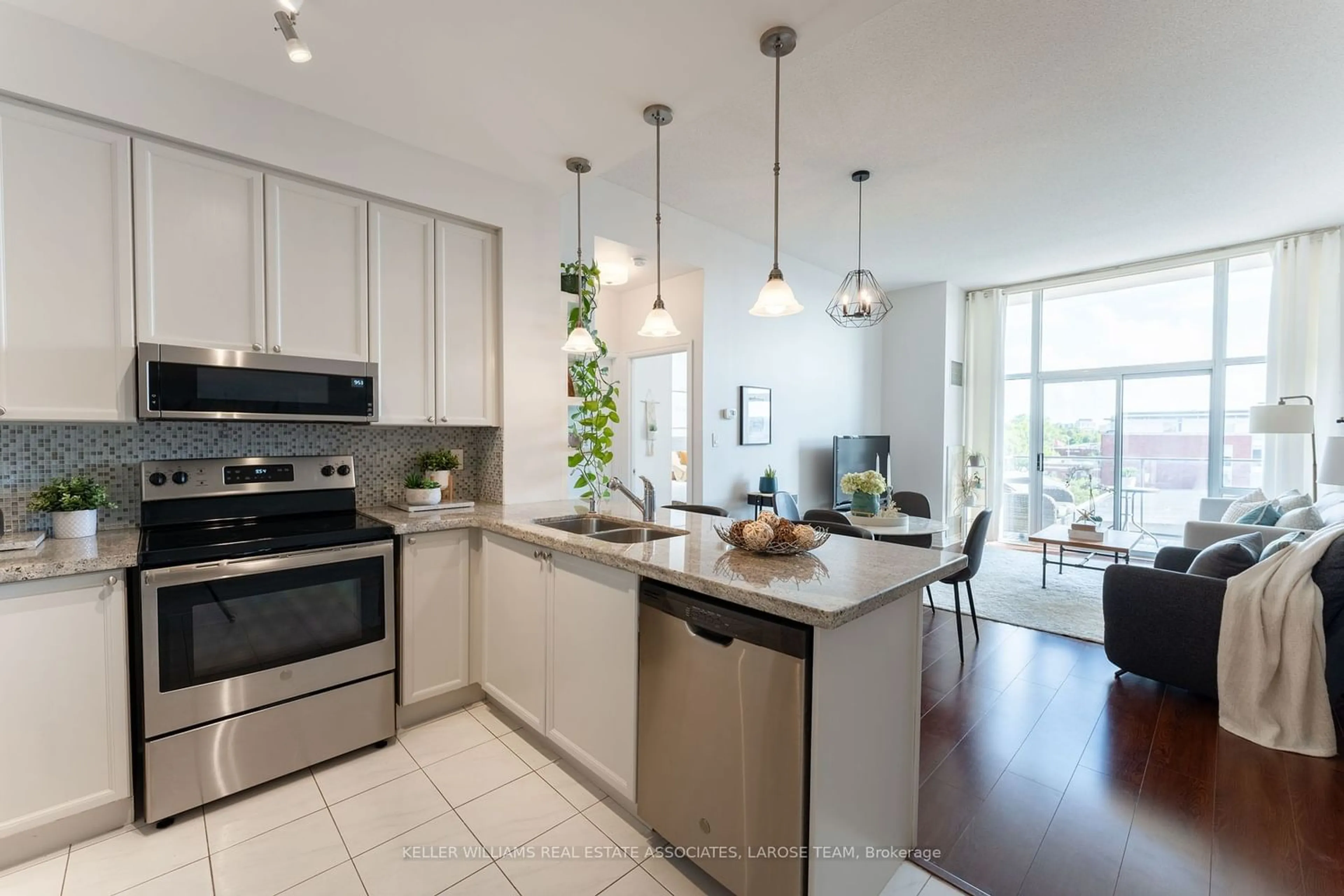 Contemporary kitchen for 70 Port St #605, Mississauga Ontario L5G 4V8