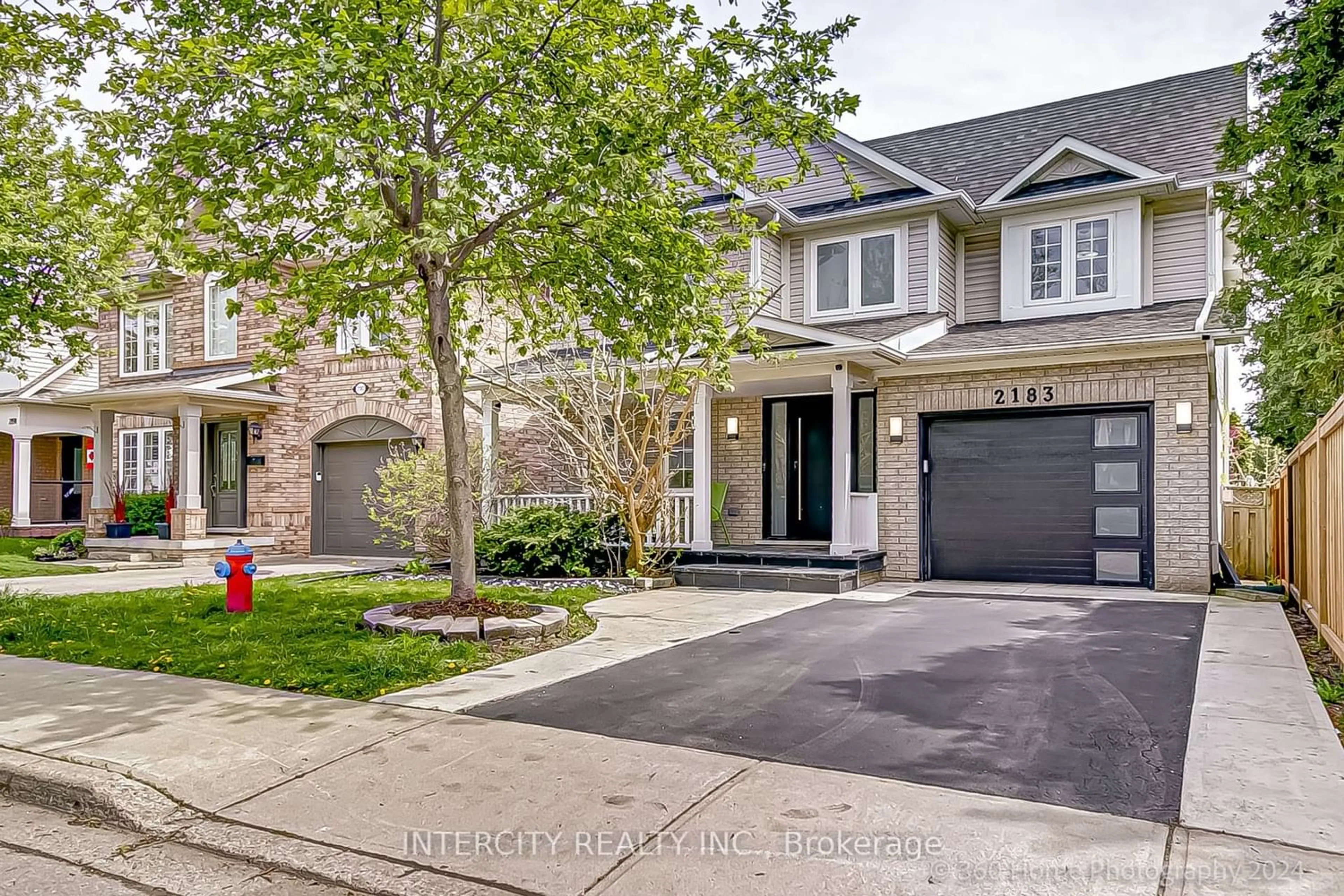 Home with brick exterior material for 2183 Birchleaf Lane, Burlington Ontario L7L 6G8