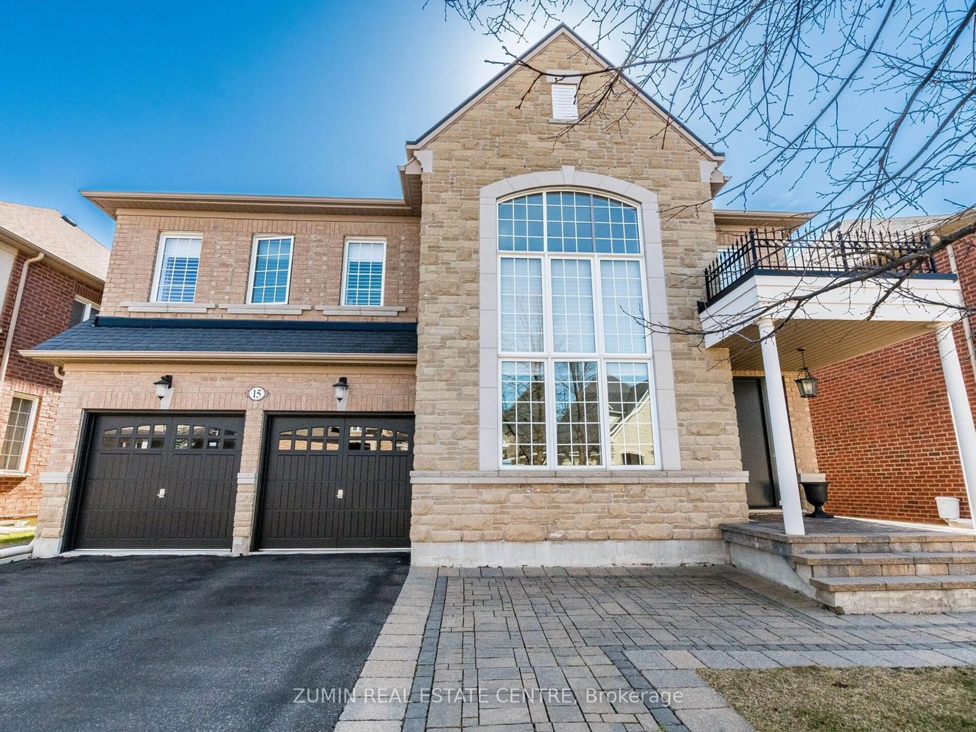 Home with brick exterior material for 15 Garryoaks Dr, Brampton Ontario L6P 3E2