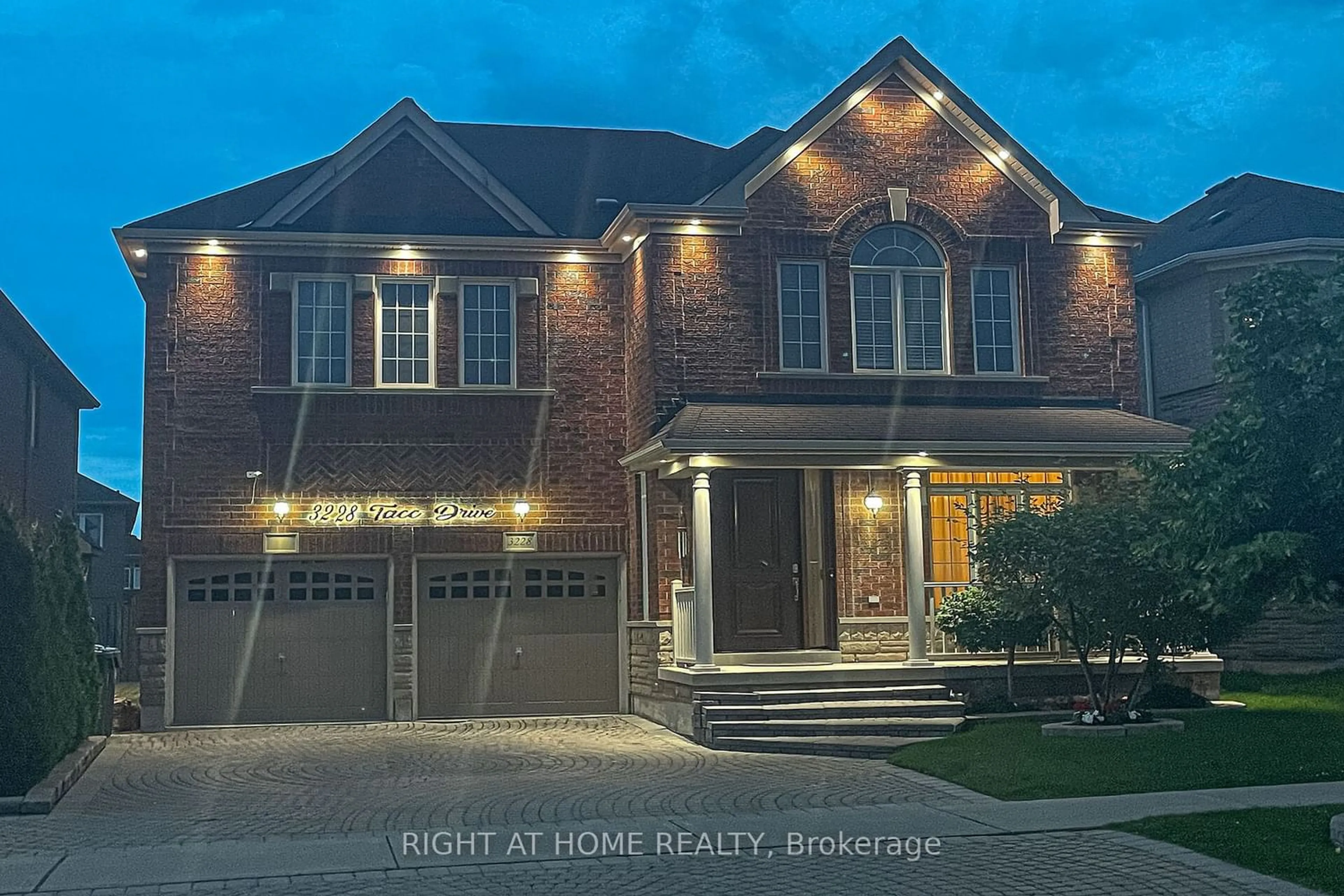 Home with brick exterior material for 3228 Tacc Dr, Mississauga Ontario L5M 0H3