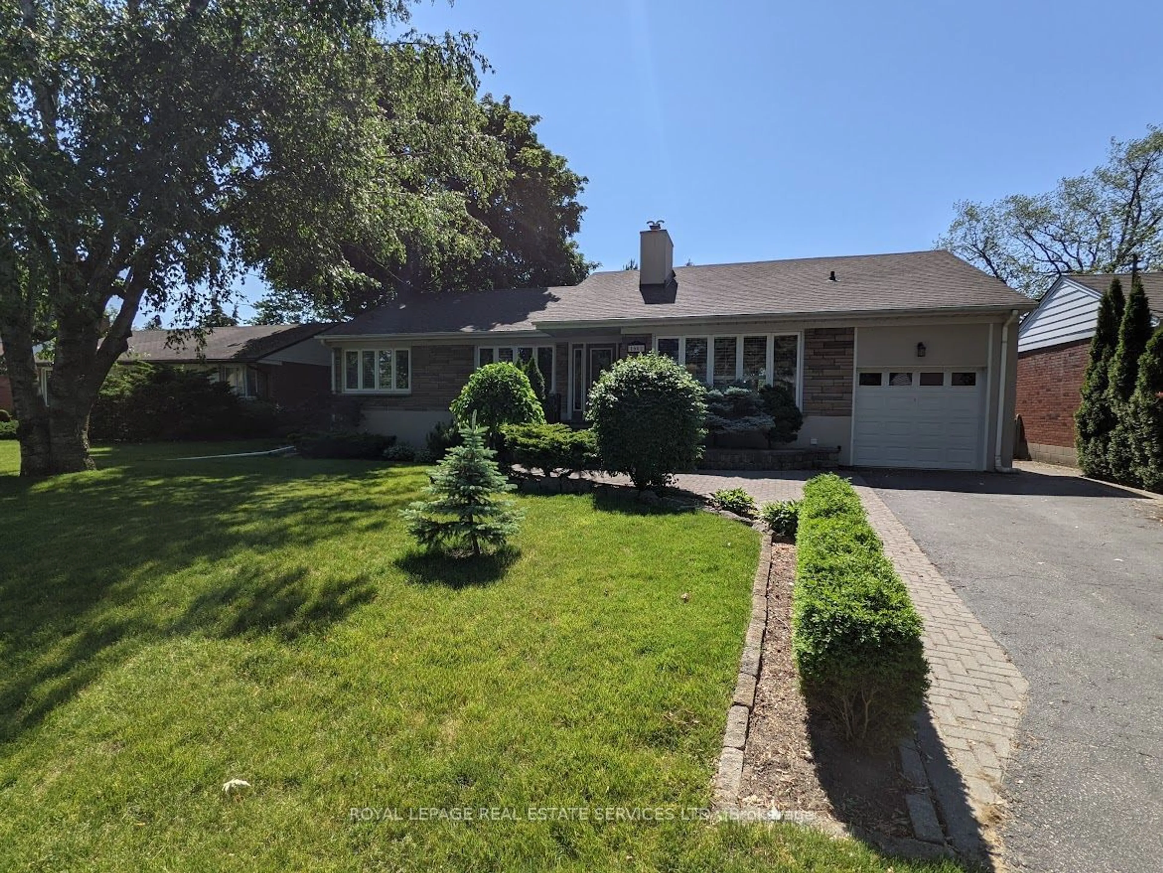 Frontside or backside of a home for 1602 Lincolnshire Blvd, Mississauga Ontario L5E 2S7