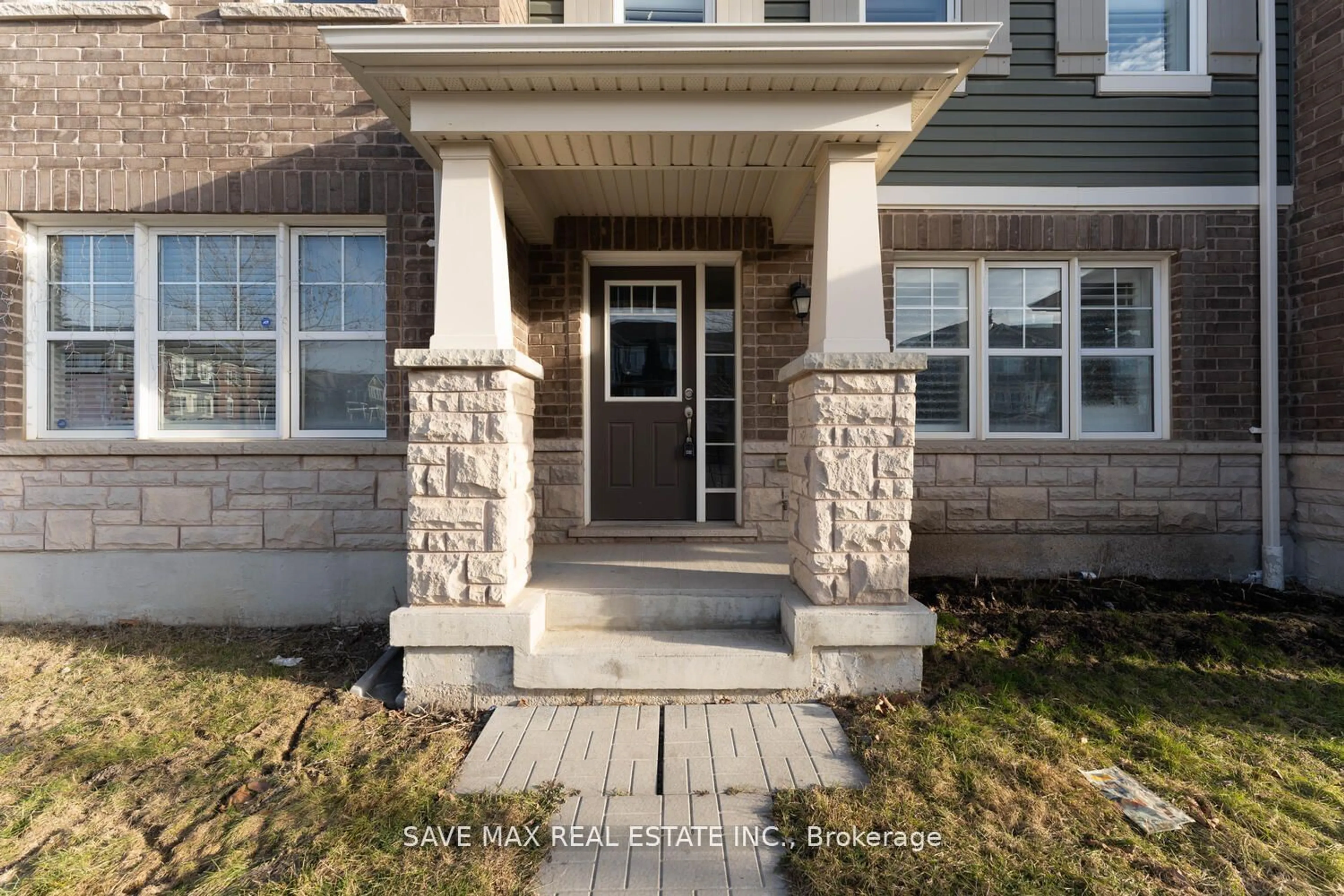 Indoor entryway for 219 Remembrance Rd, Brampton Ontario L7A 4J9