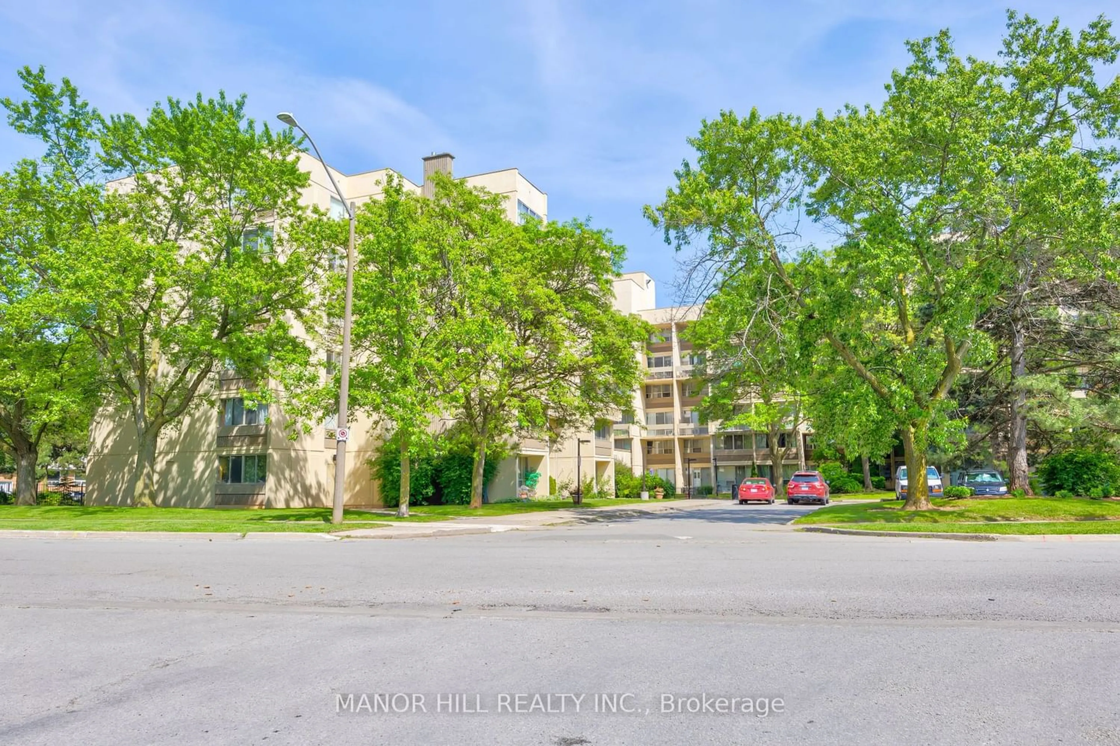 A pic from exterior of the house or condo for 1300 Marlborough Crt #523, Oakville Ontario L6H 2S2