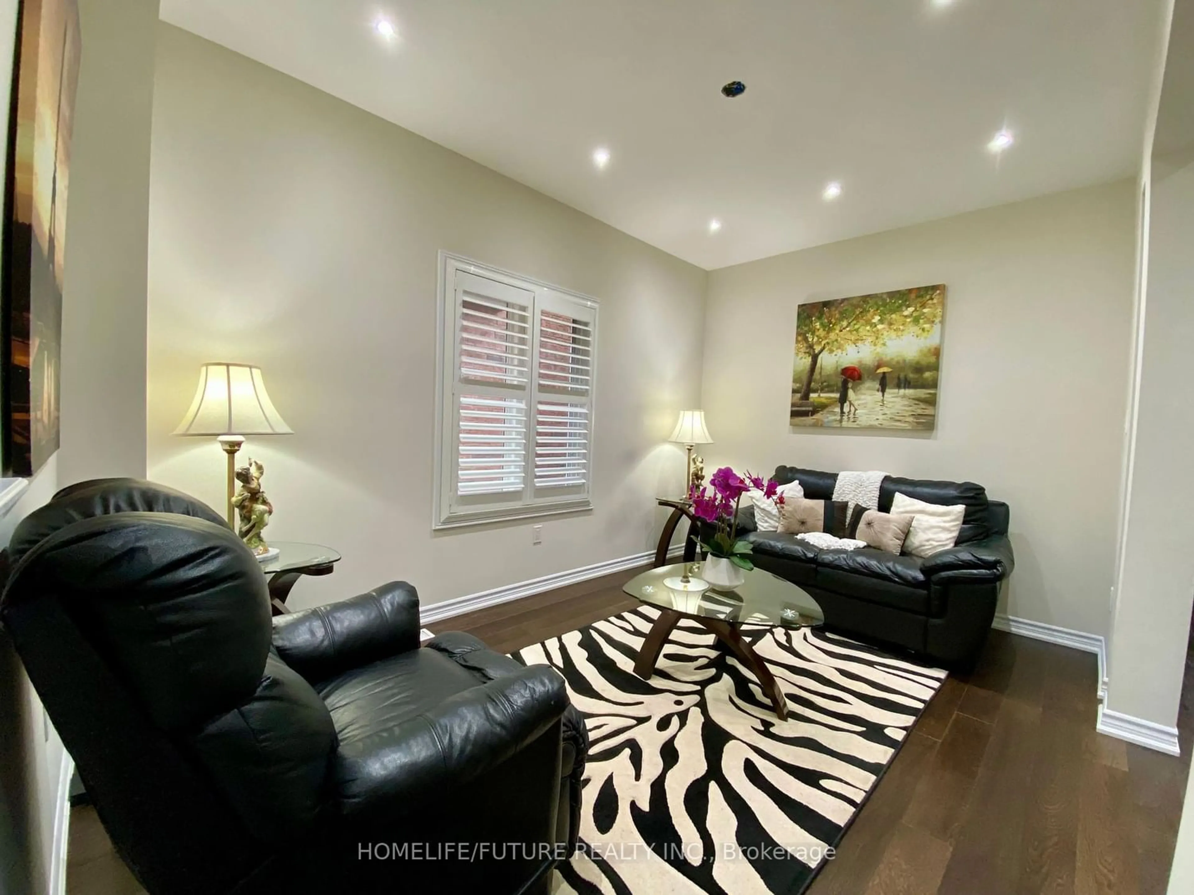 Living room for 74 Thornbush Blvd, Brampton Ontario L7A 4K1