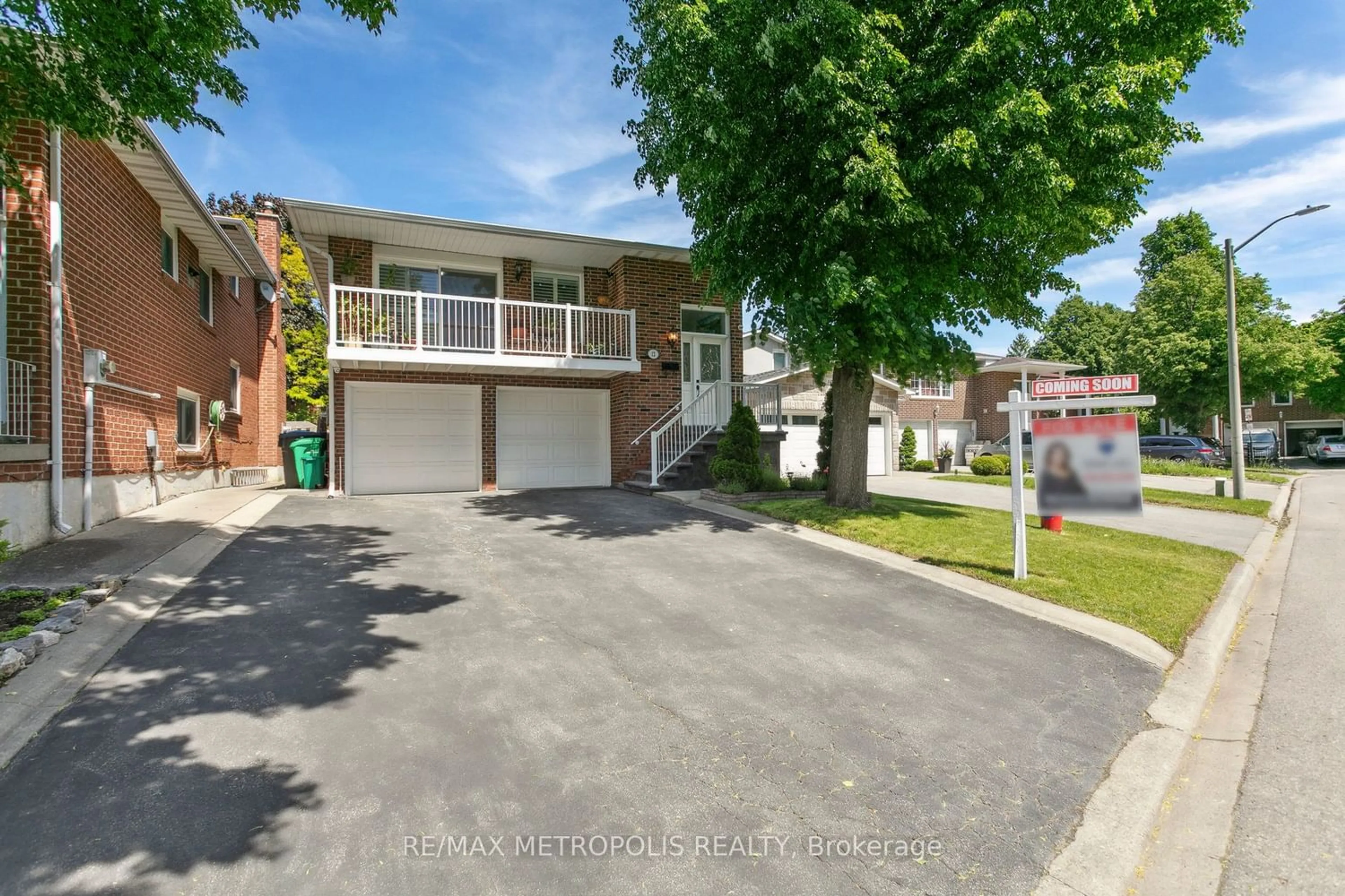 Frontside or backside of a home for 12 Tanager Sq, Brampton Ontario L6Z 1X2