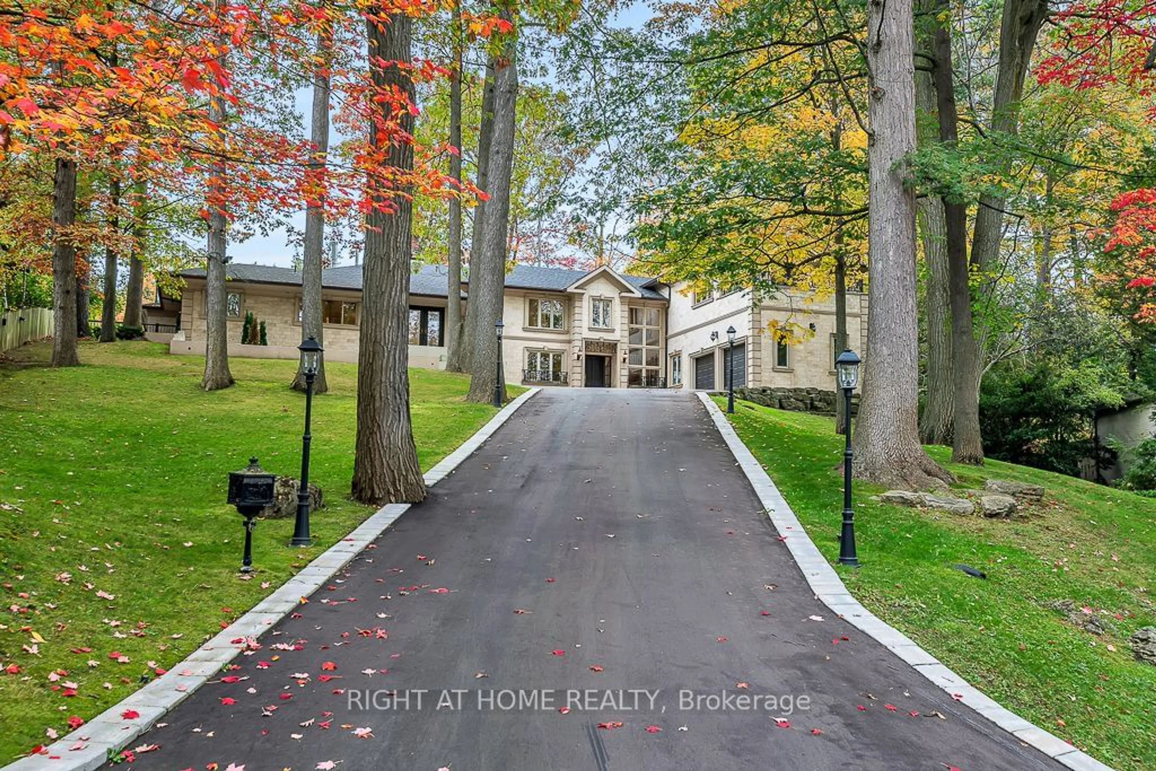 A pic from exterior of the house or condo for 6 Hunthill Crt, Toronto Ontario M9A 4A2