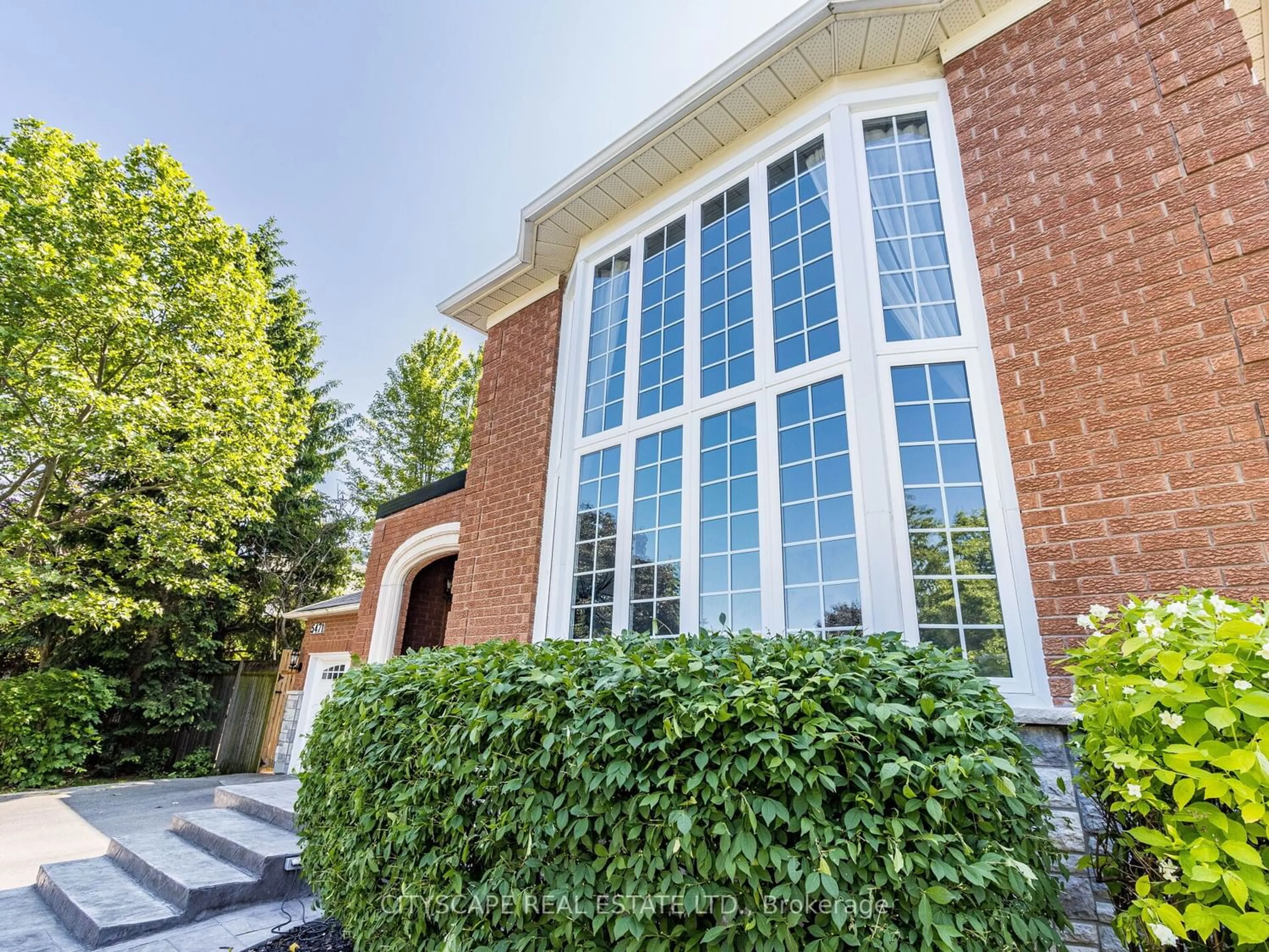 Home with brick exterior material for 5471 Shorecrest Cres, Mississauga Ontario L5M 4Y6