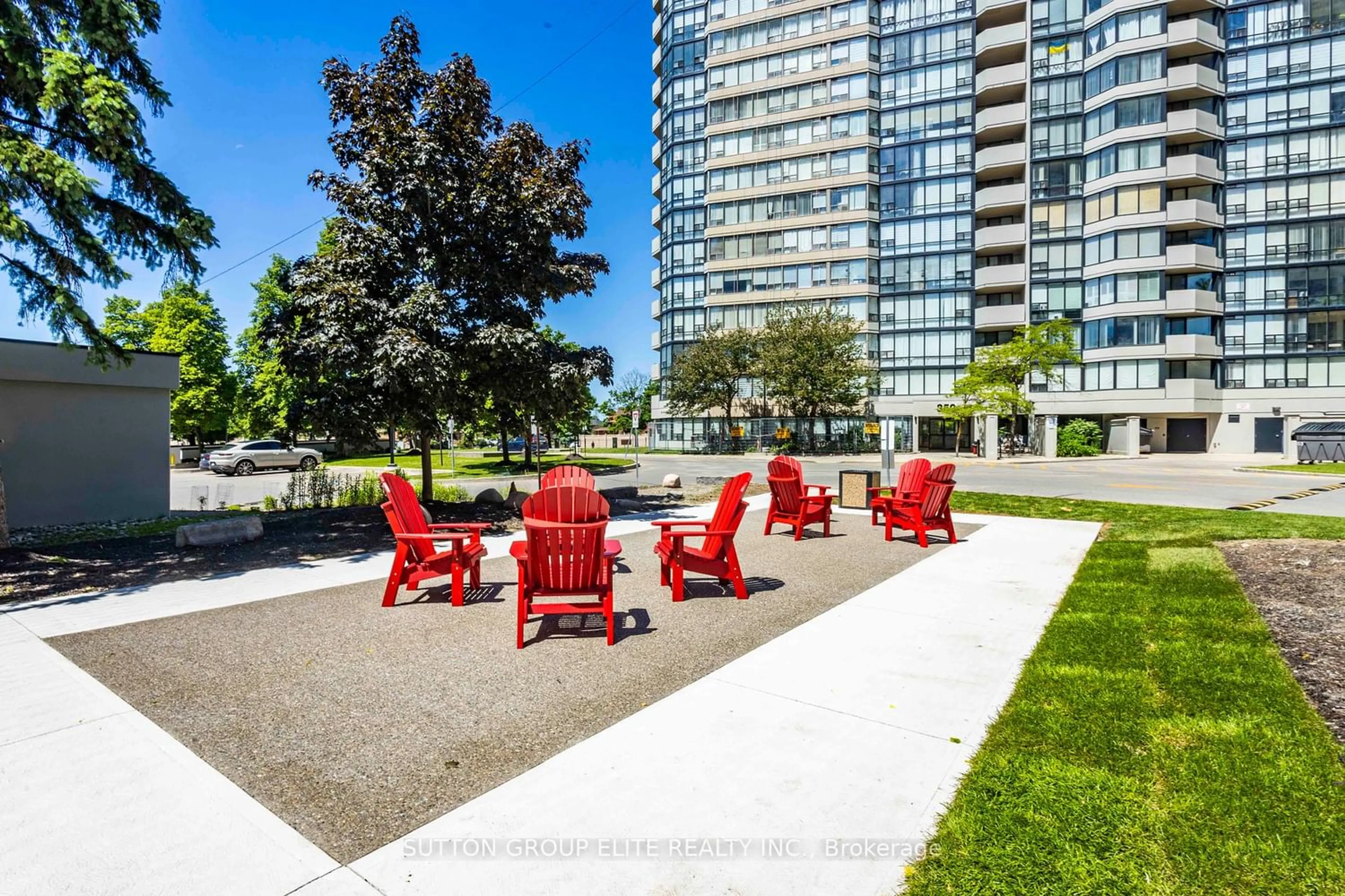 Patio for 330 Rathburn Rd #1206, Mississauga Ontario L5B 3Y1