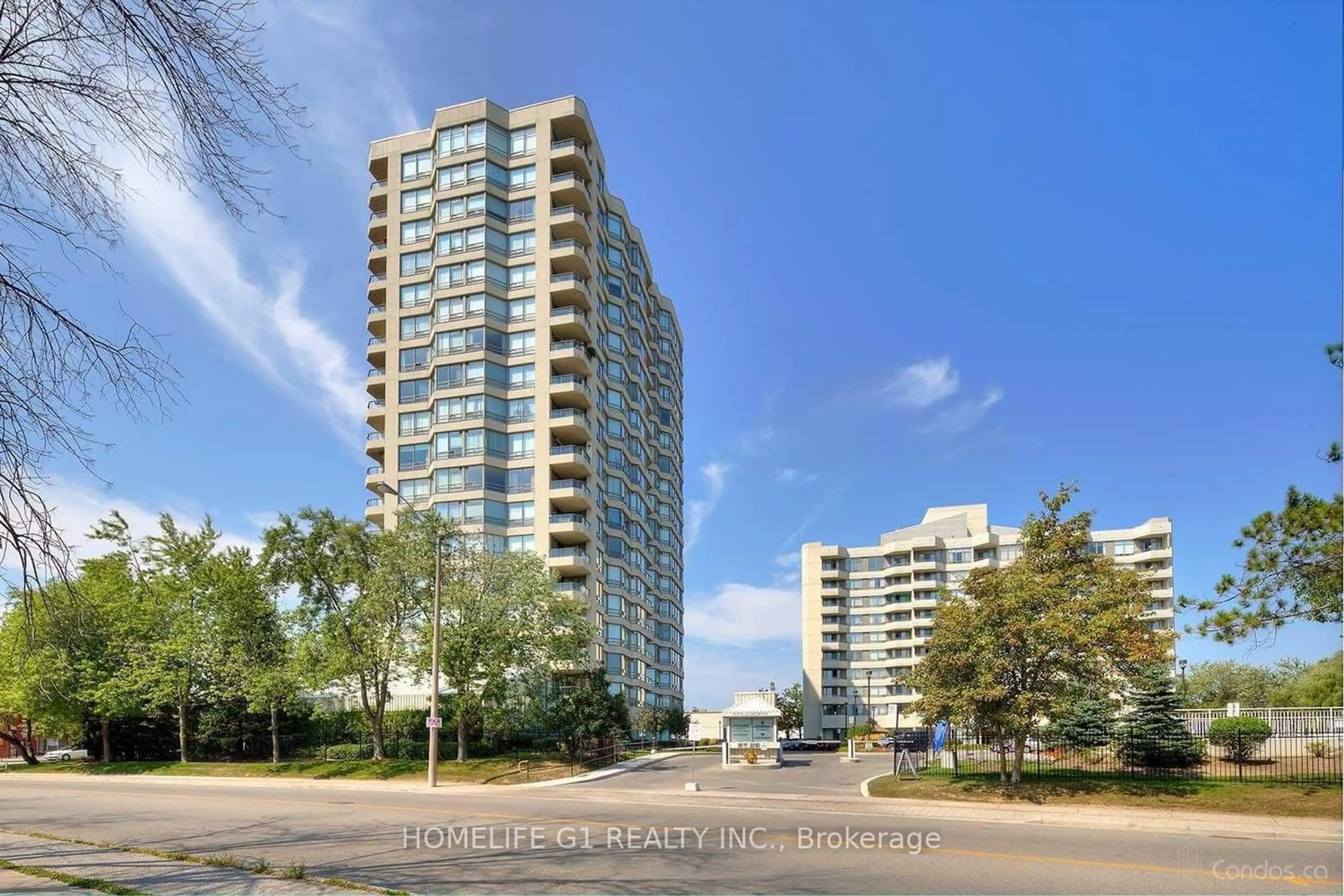 A pic from exterior of the house or condo for 75 King St #307, Mississauga Ontario L5A 4G5