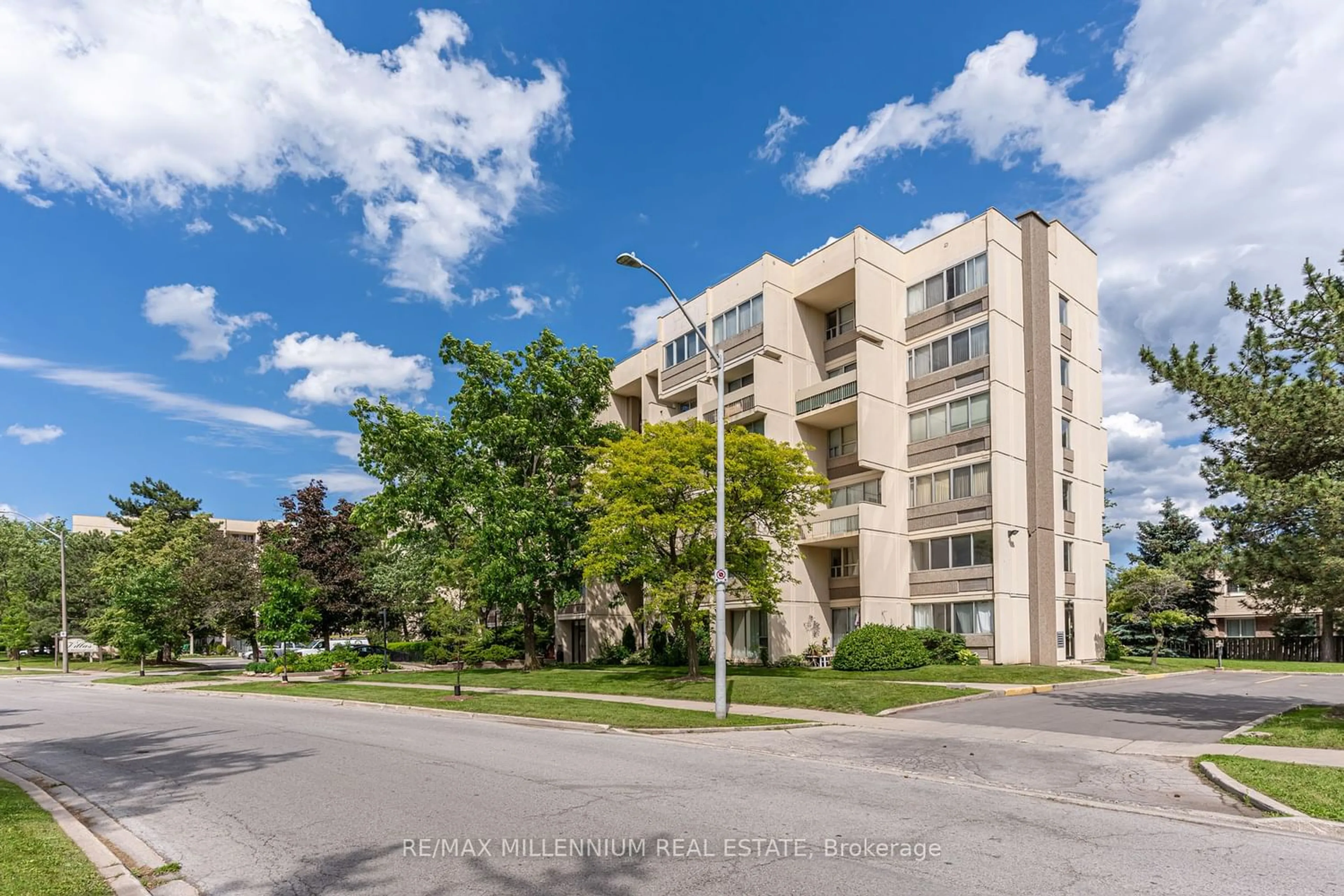 A pic from exterior of the house or condo for 1300 Marlborough Crt #308, Oakville Ontario L6H 2S2