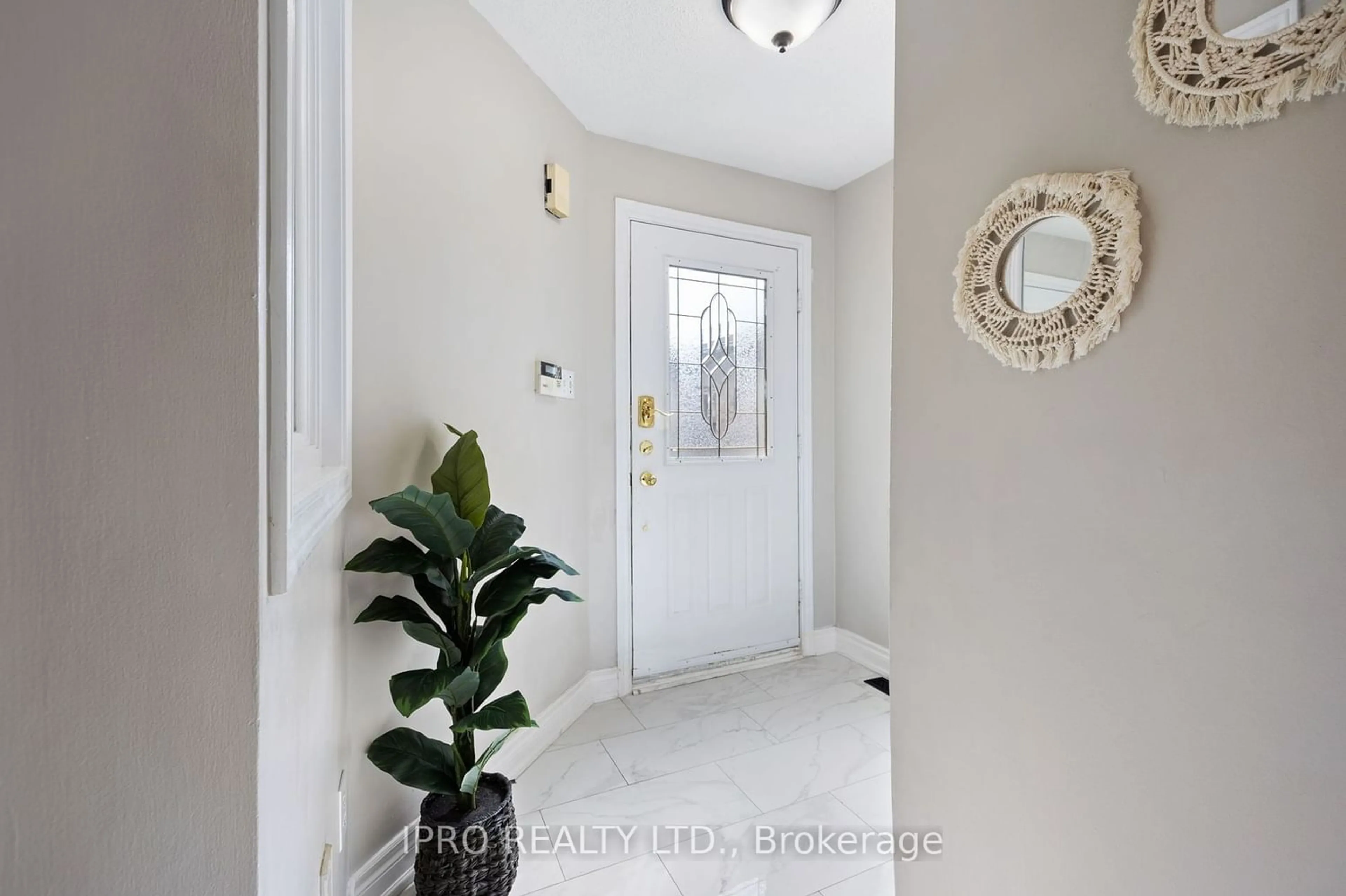 Indoor entryway for 5658 Glen Erin Dr #26, Mississauga Ontario L5M 6C4