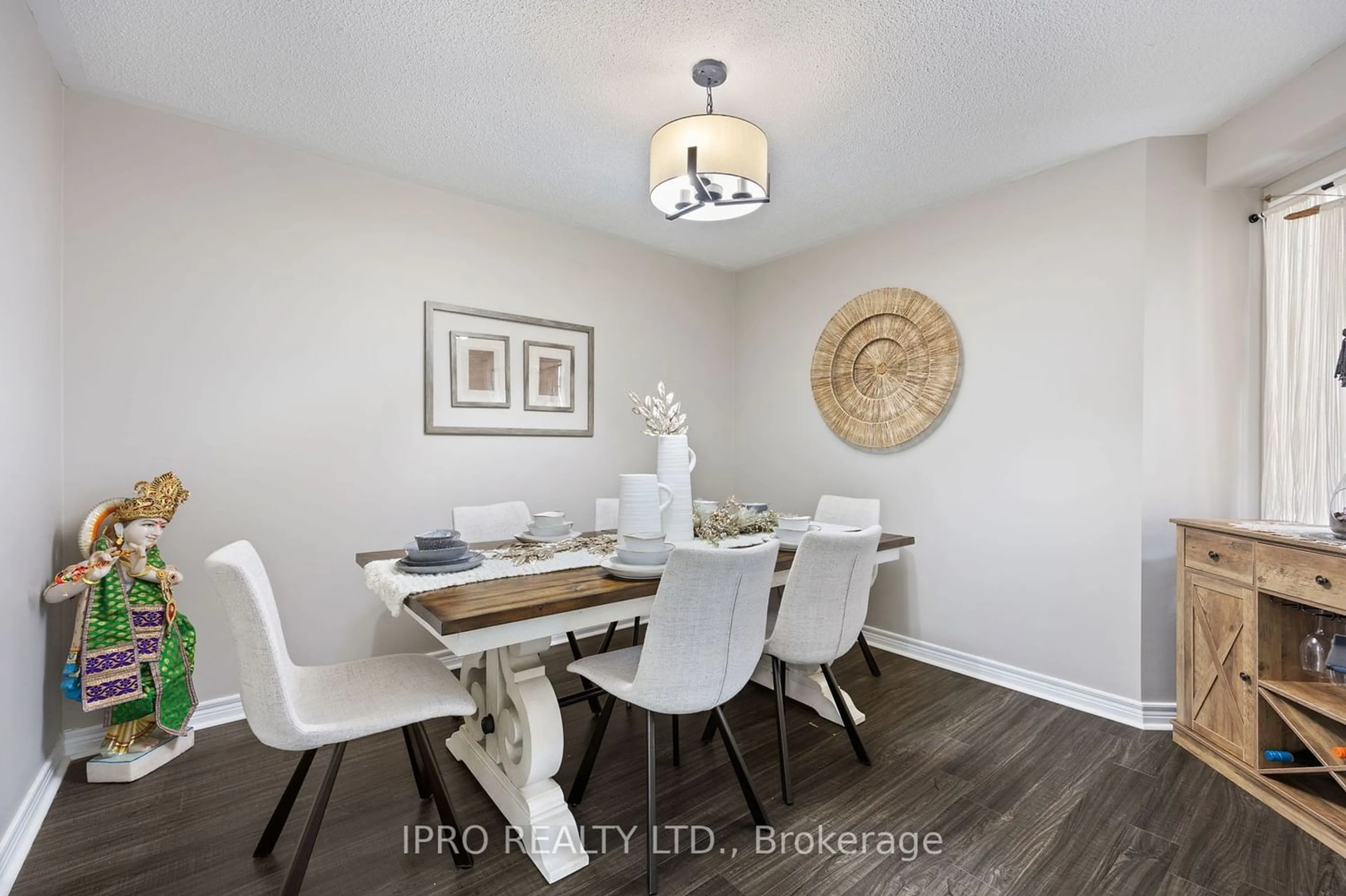 Dining room for 5658 Glen Erin Dr #26, Mississauga Ontario L5M 6C4