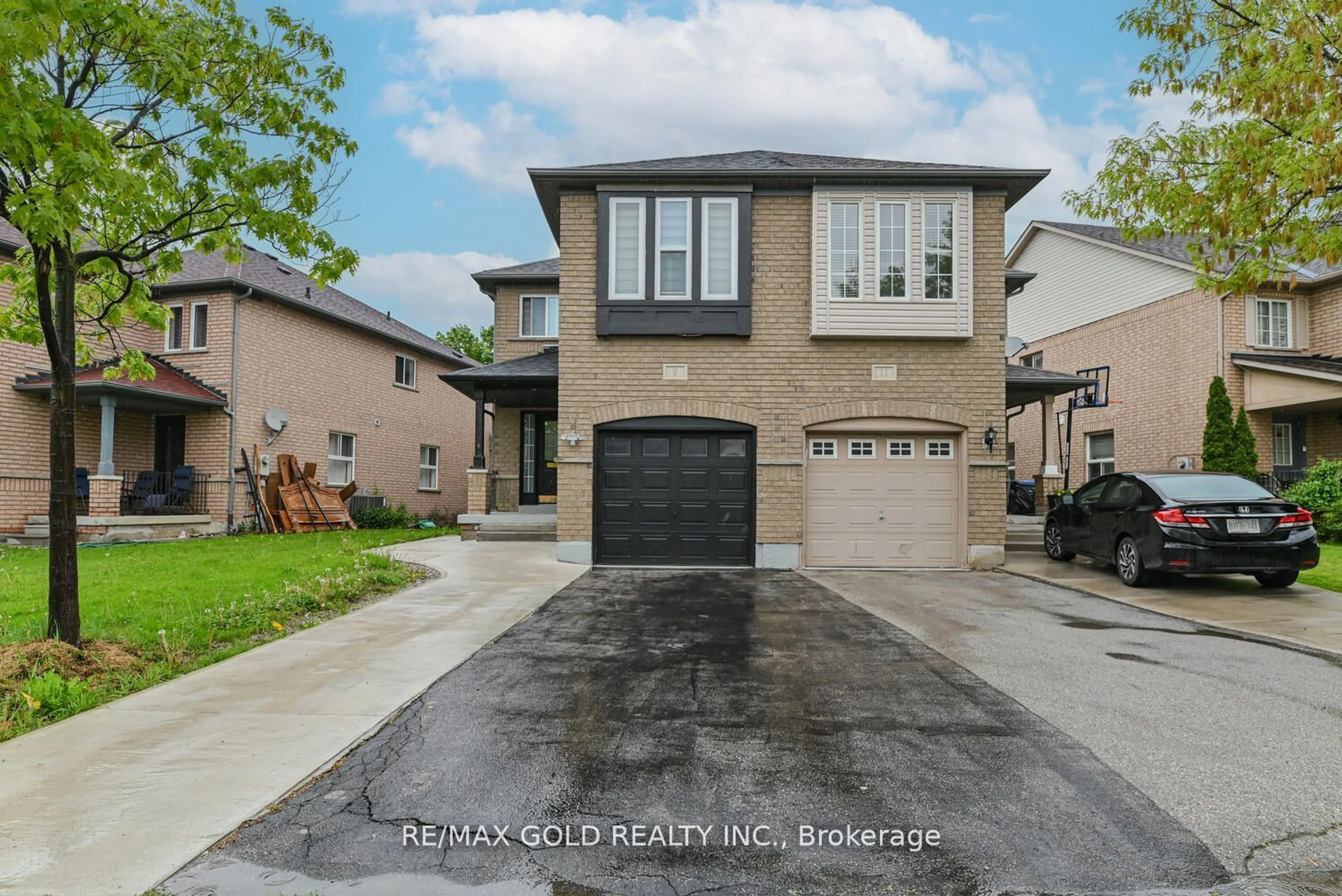 Frontside or backside of a home for 9 Fairlawn Blvd, Brampton Ontario L6P 1B6