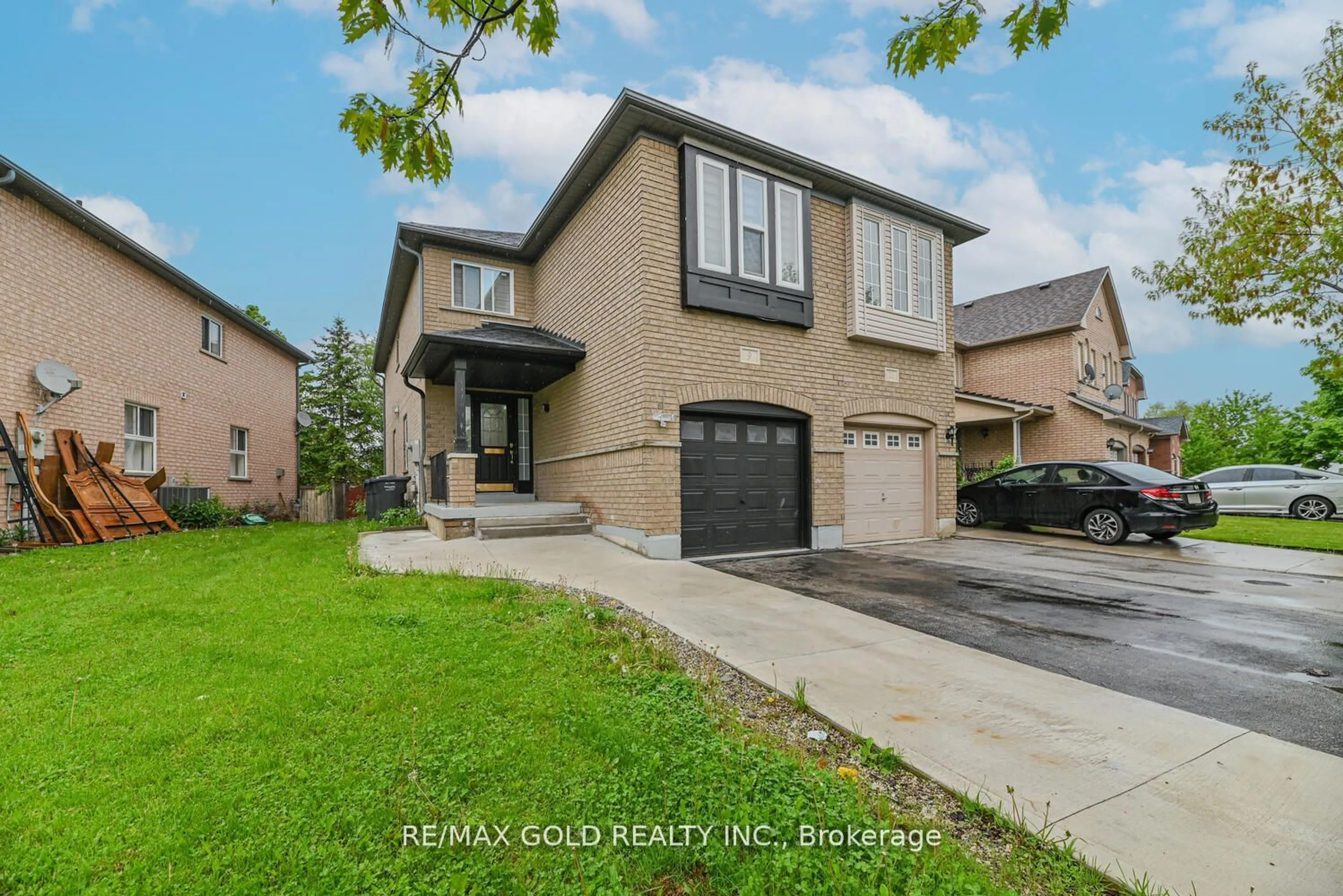 Frontside or backside of a home for 9 Fairlawn Blvd, Brampton Ontario L6P 1B6