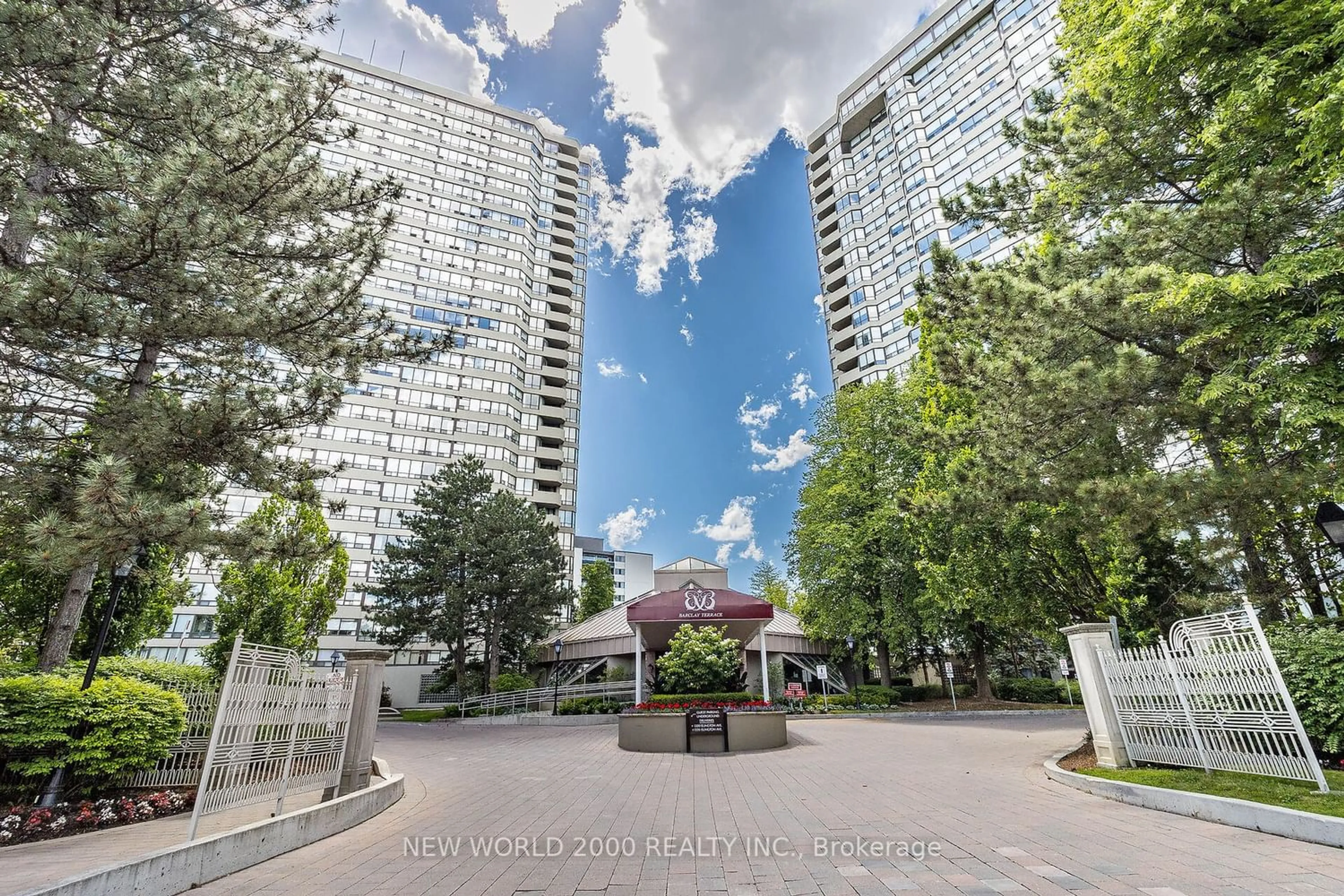 A pic from exterior of the house or condo for 1320 Islington Ave #2605, Toronto Ontario M9A 5C6