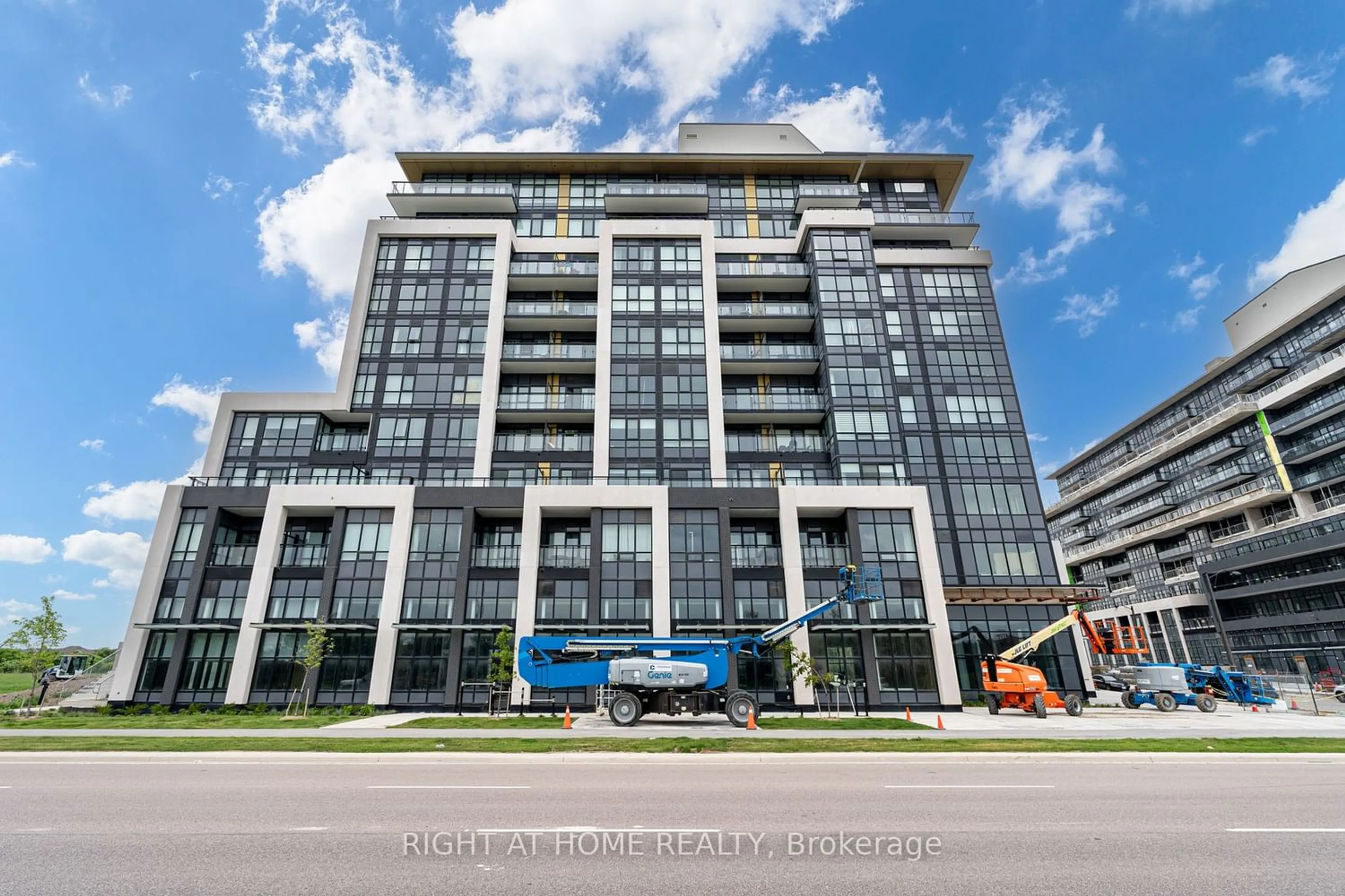 A pic from exterior of the house or condo for 405 Dundas St #215, Oakville Ontario L6M 5P9