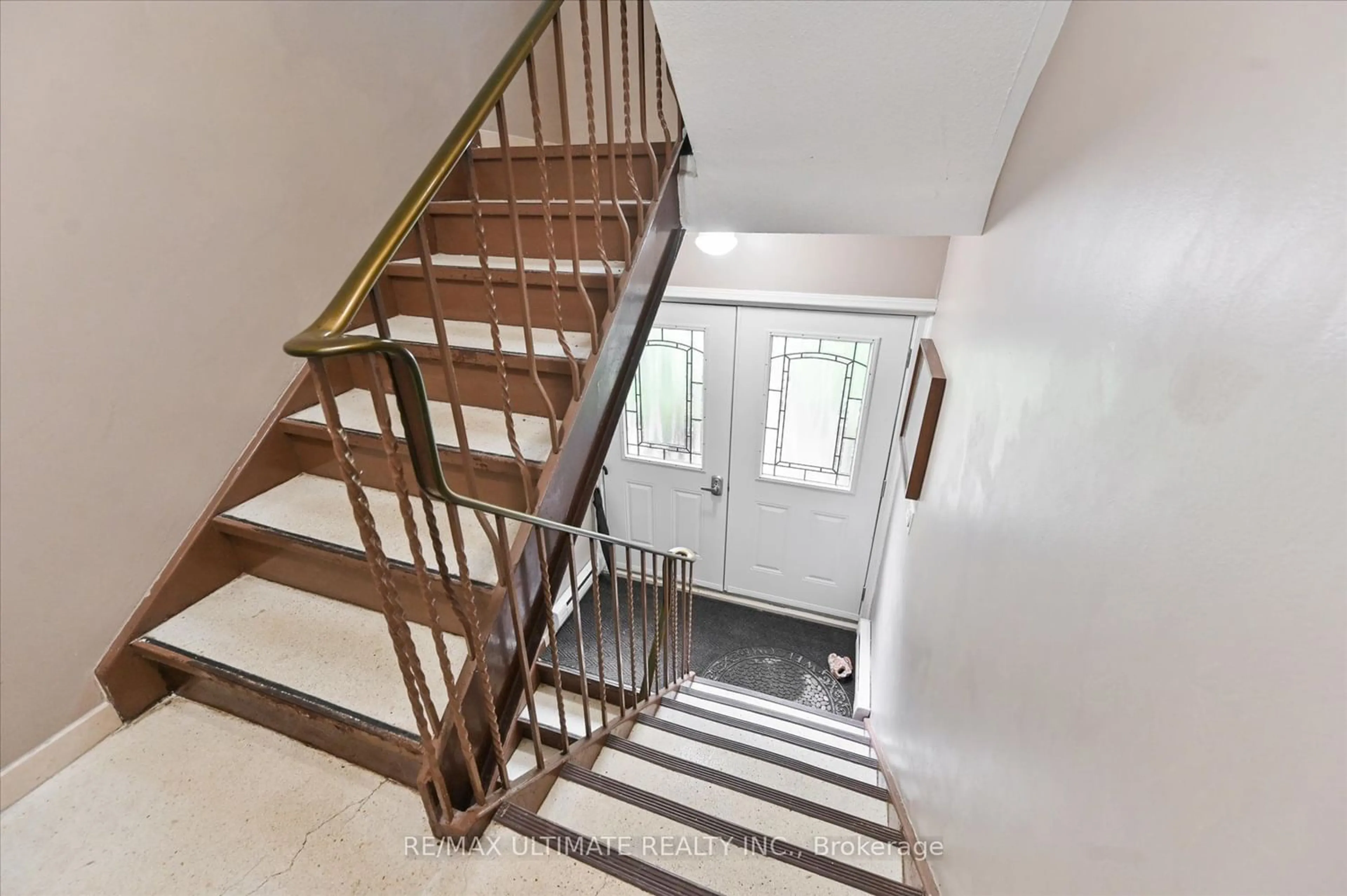 Stairs for 76 Hilldale Rd, Toronto Ontario M6N 3Y2