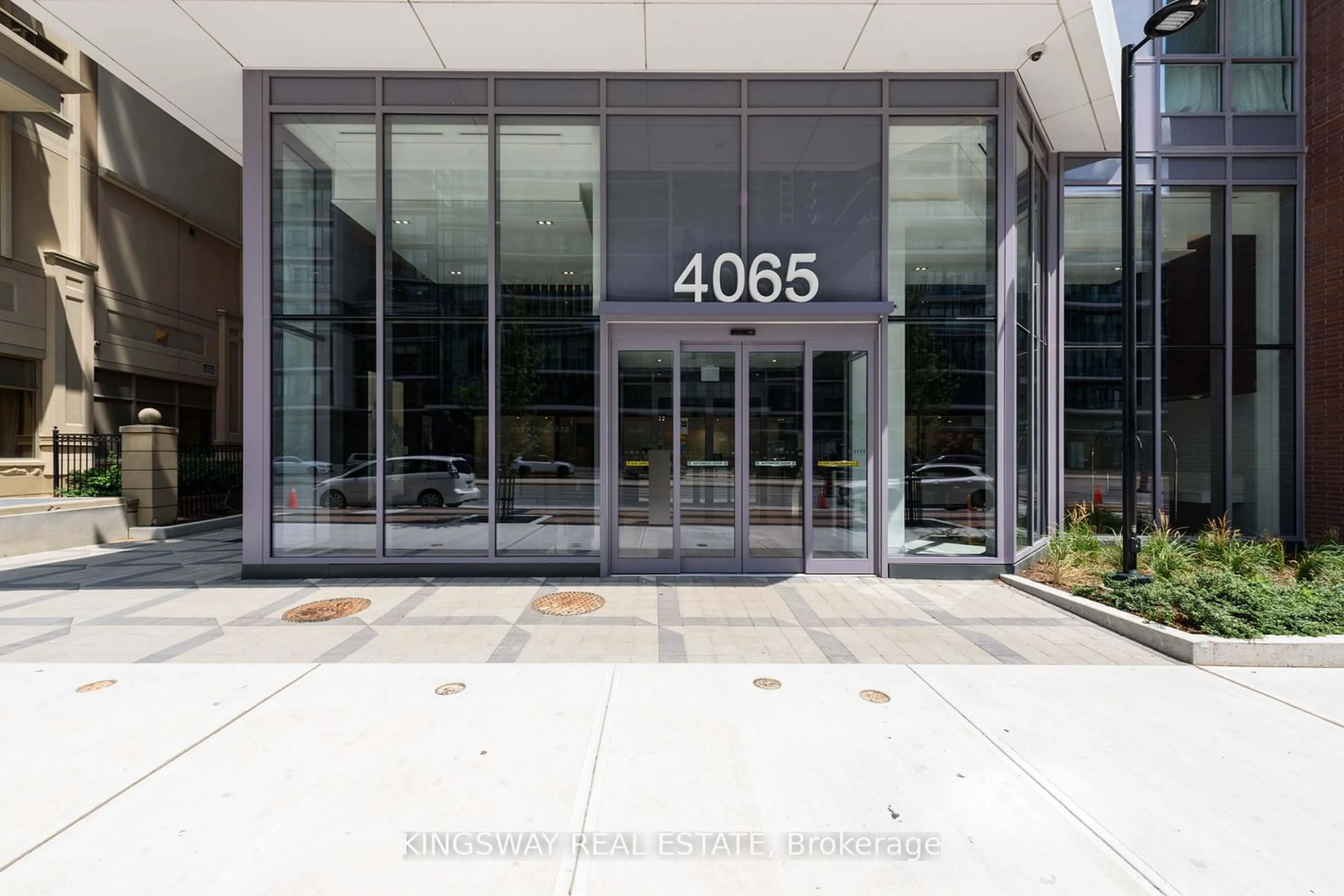 Indoor foyer for 4065 Confederation Pkwy #1403, Mississauga Ontario L5B 0L4