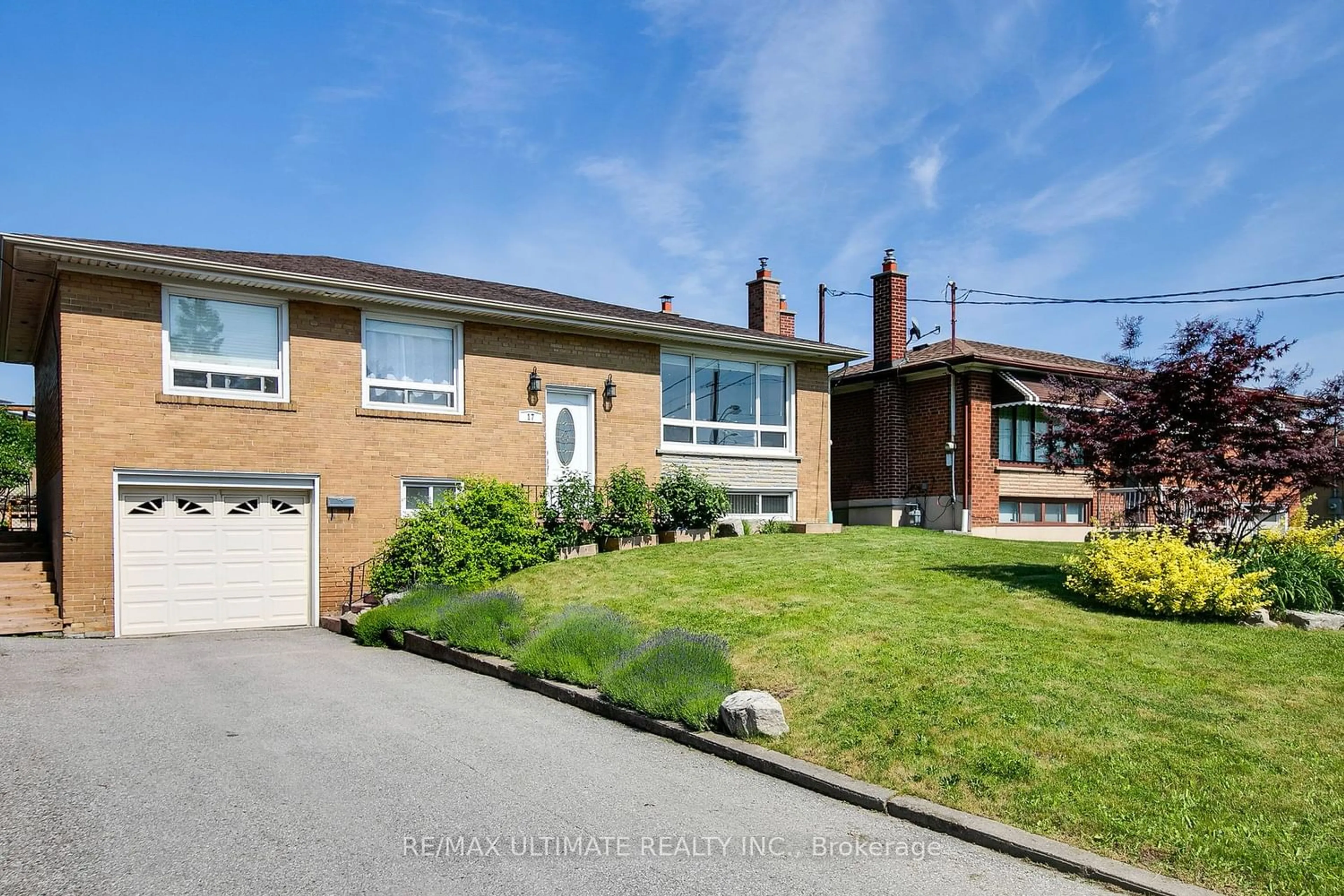 Frontside or backside of a home for 17 Fleetwood Ave, Toronto Ontario M6L 2Y9