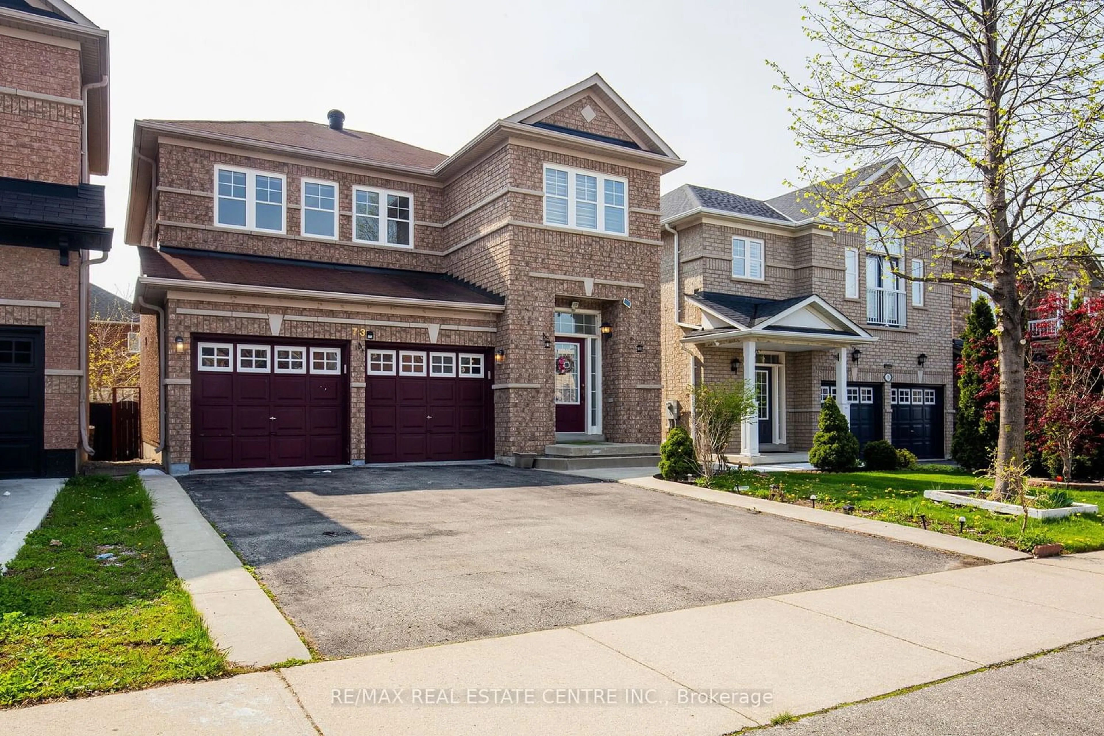 Frontside or backside of a home for 73 Pantomine Blvd, Brampton Ontario L6Y 5N4