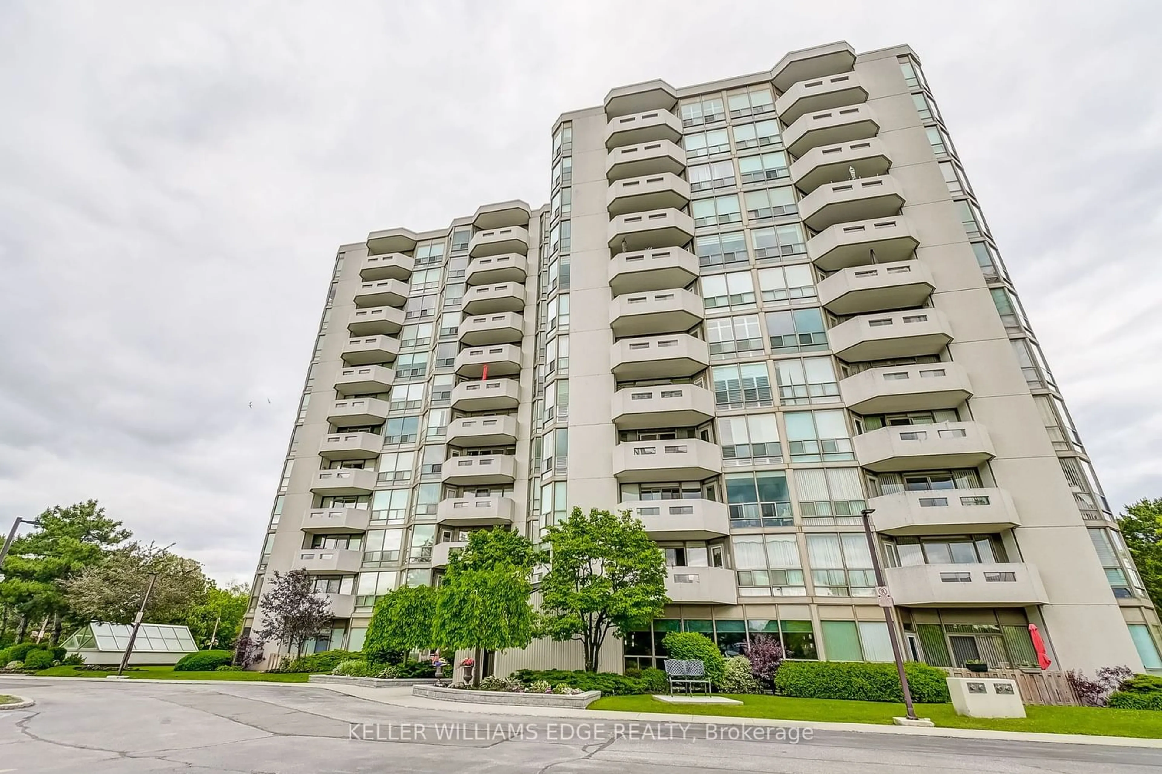 A pic from exterior of the house or condo for 5080 Pinedale Ave #809, Burlington Ontario L7L 5V7