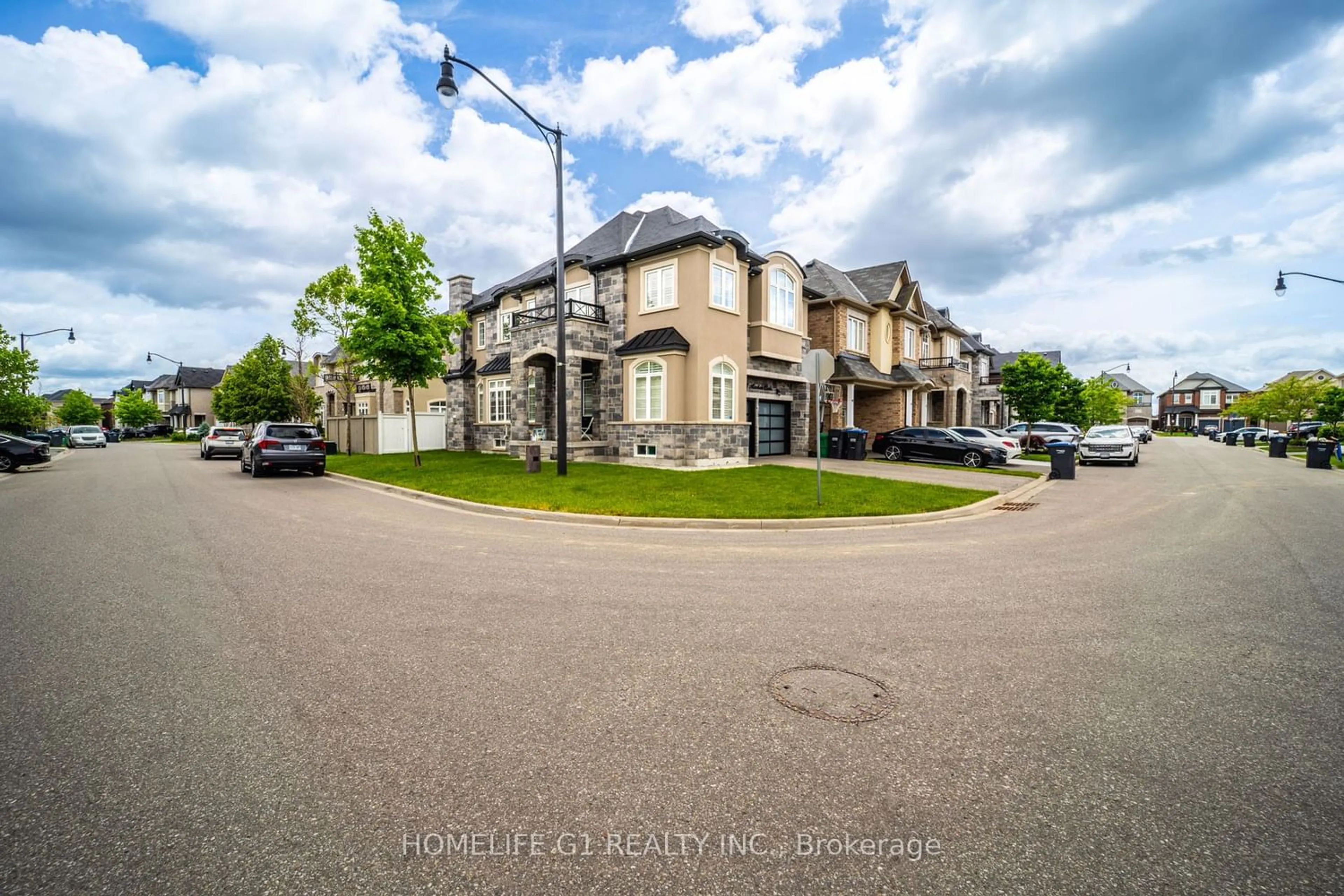 A pic from exterior of the house or condo for 13 Masken Circ, Brampton Ontario L7A 4J2