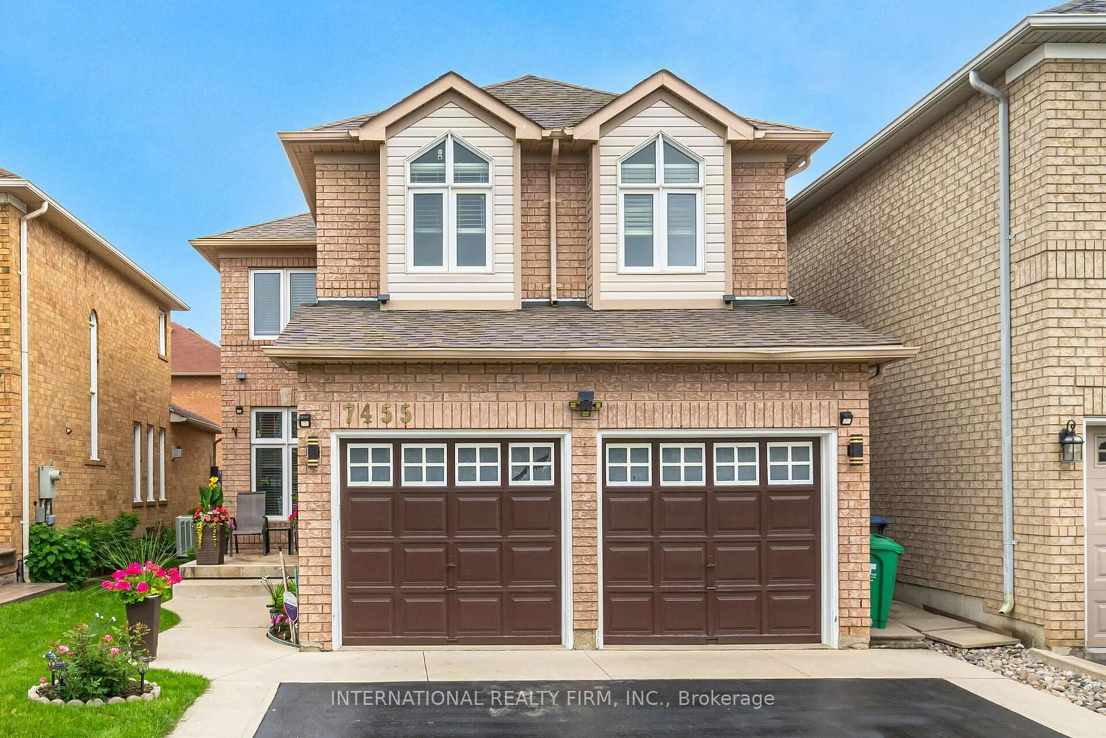 Home with brick exterior material for 7455 Black Walnut Tr, Mississauga Ontario L5N 8B2