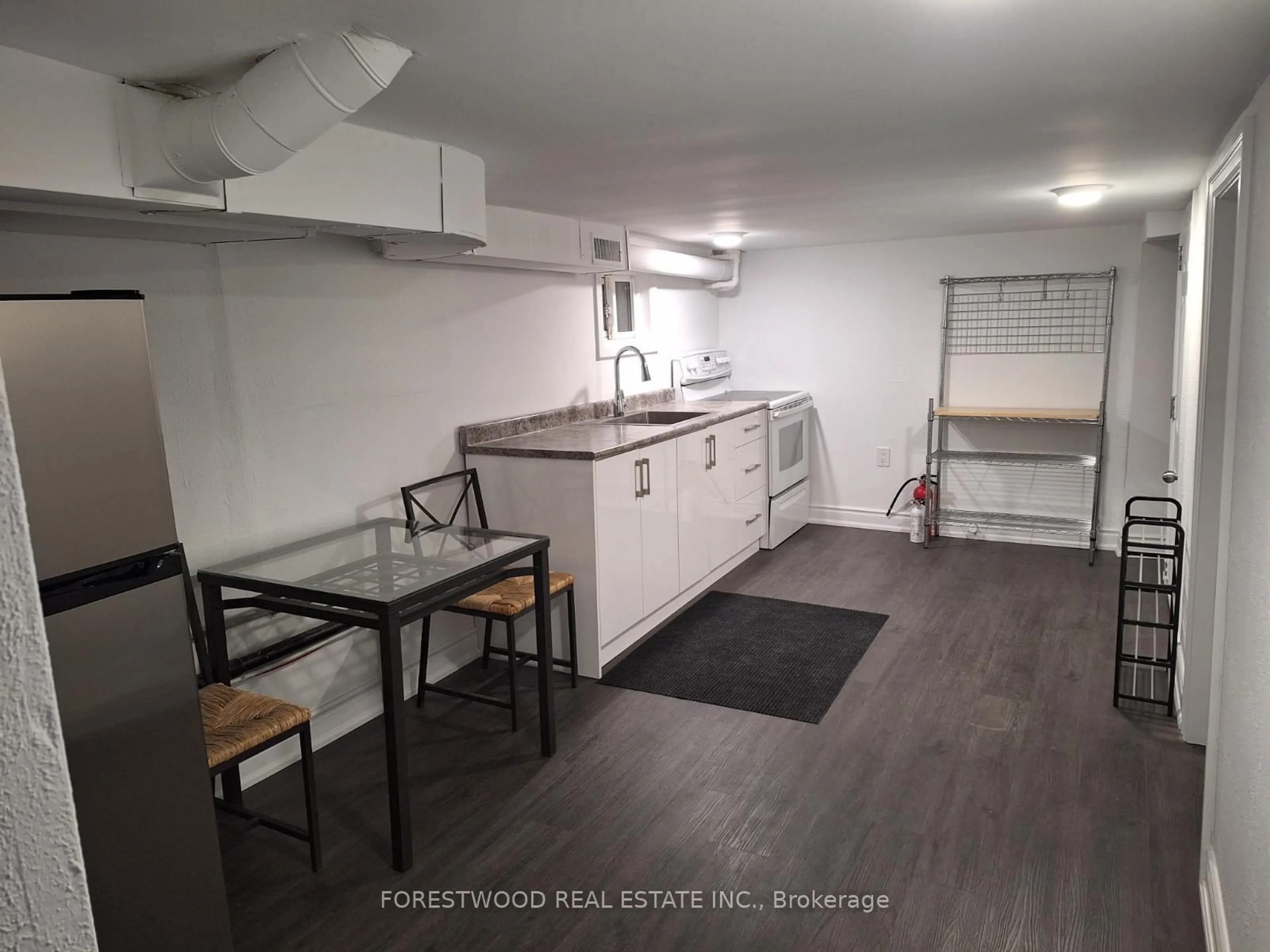 Standard kitchen for 26 Thirty Eighth St, Toronto Ontario M8W 3L9