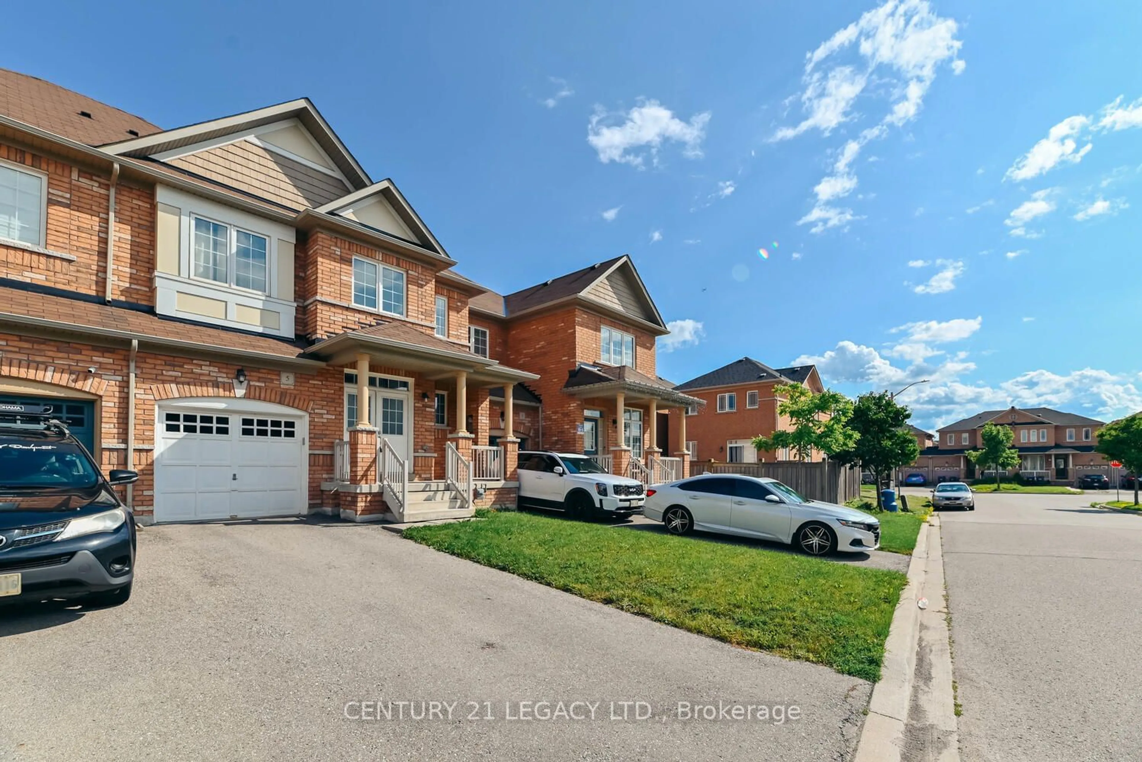 A pic from exterior of the house or condo for 5 Eastlake Dr, Brampton Ontario L7A 3S2