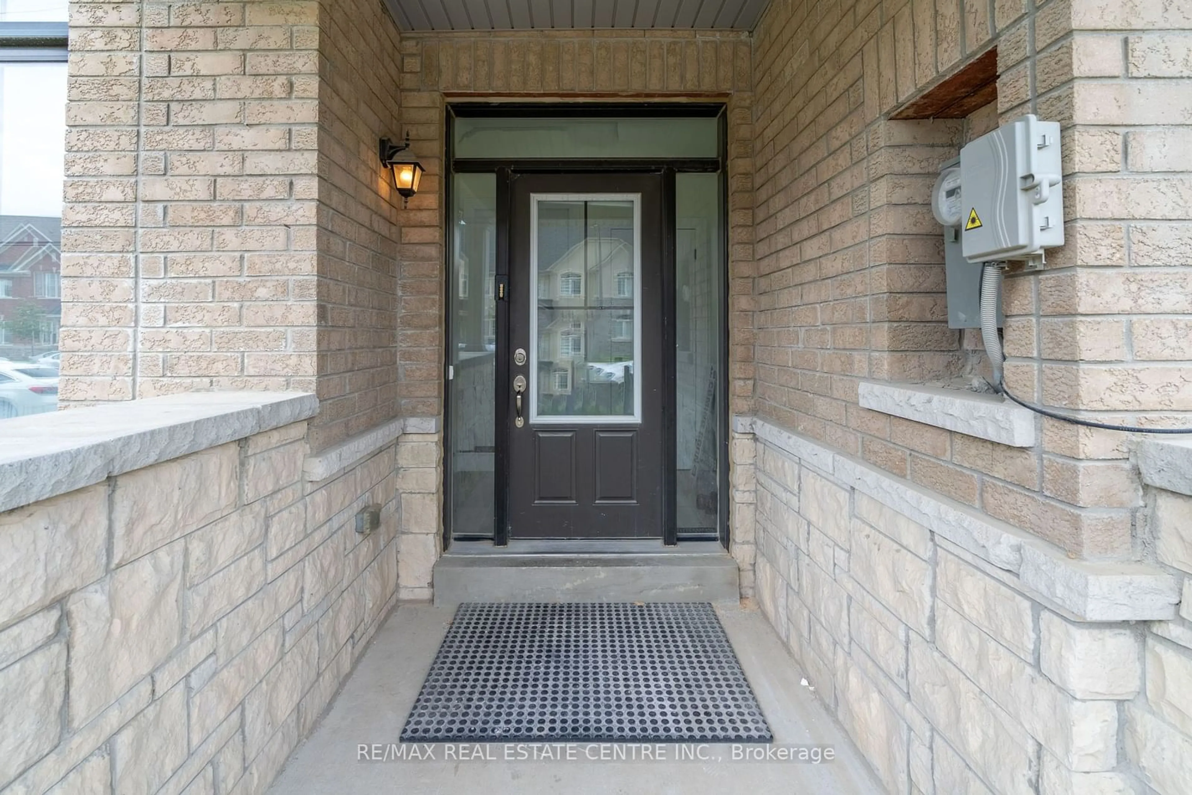 Indoor entryway for 245 Inspire Blvd, Brampton Ontario L6R 3W6