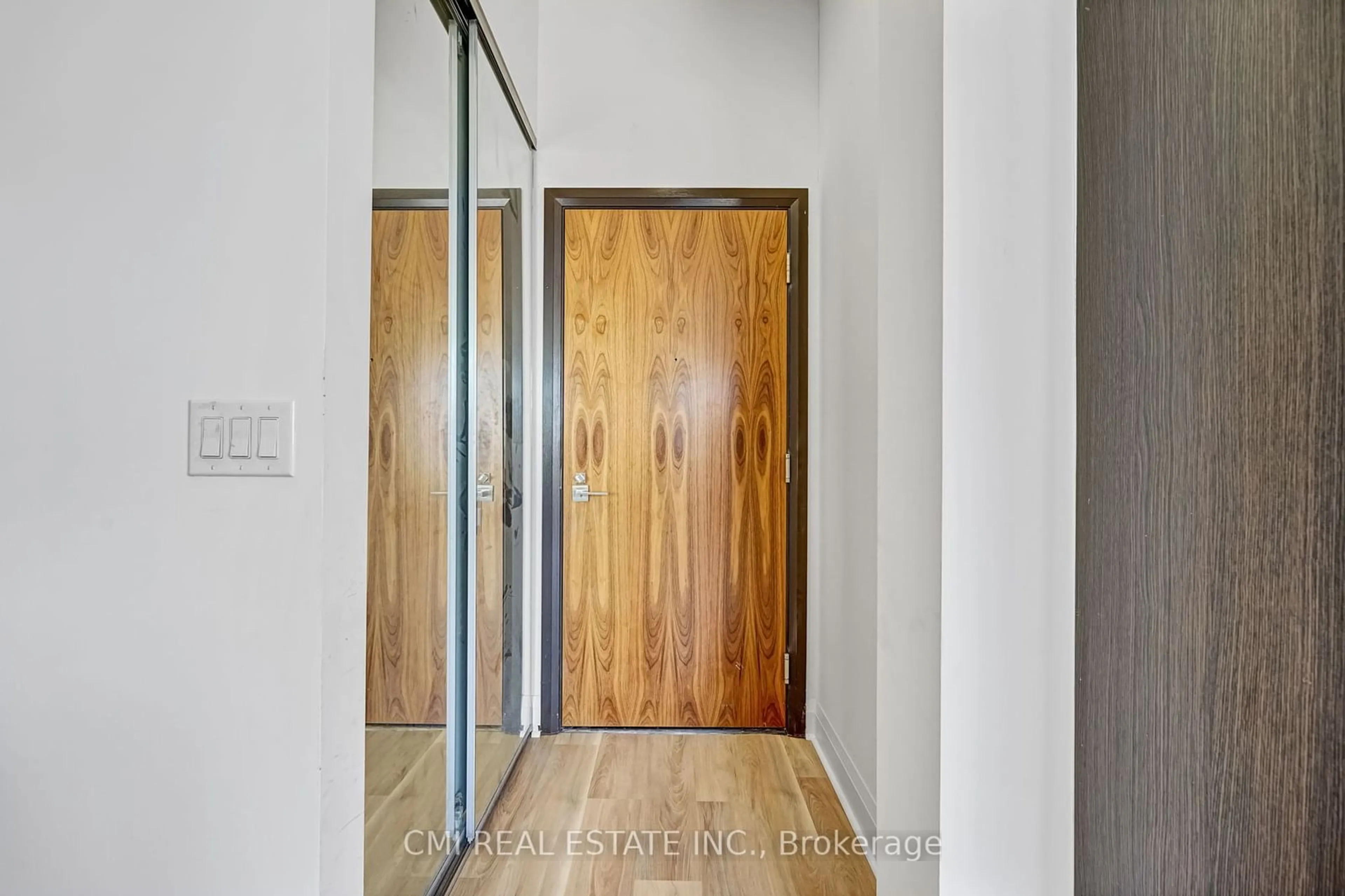 Indoor foyer for 36 Park Lawn Rd #2209, Toronto Ontario M8V 0E5