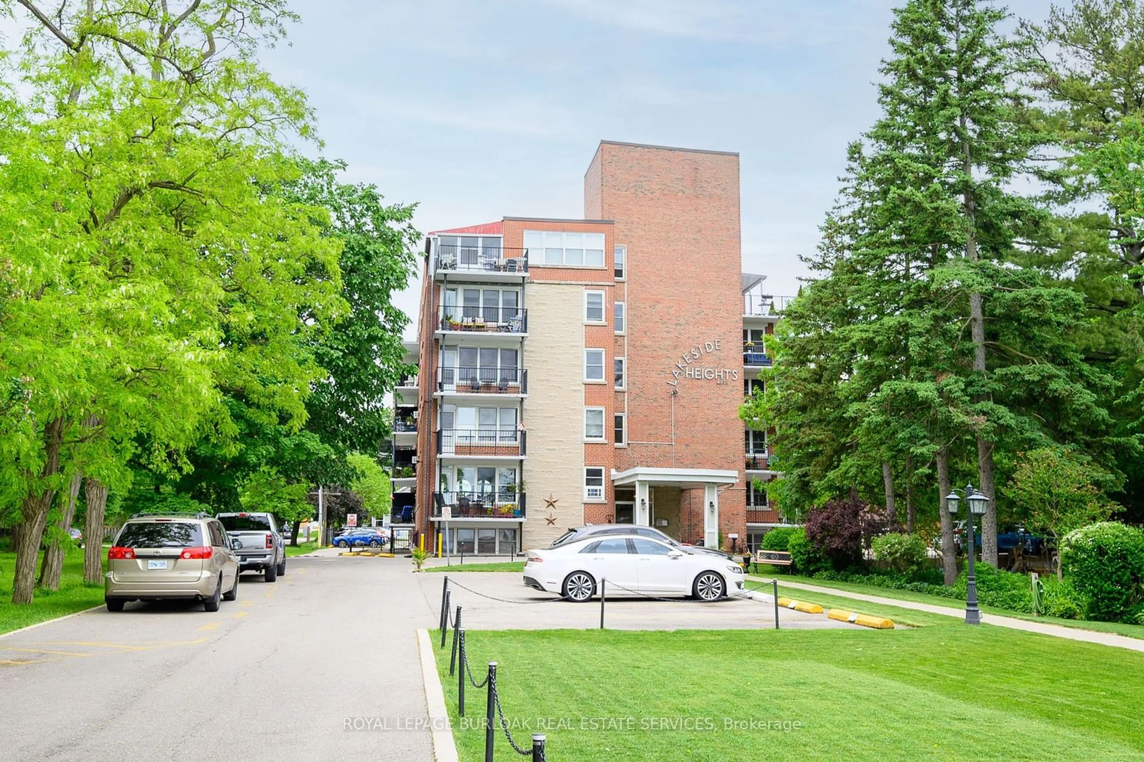 A pic from exterior of the house or condo, the street view for 1377 Lakeshore Rd #306, Burlington Ontario L7S 1B1