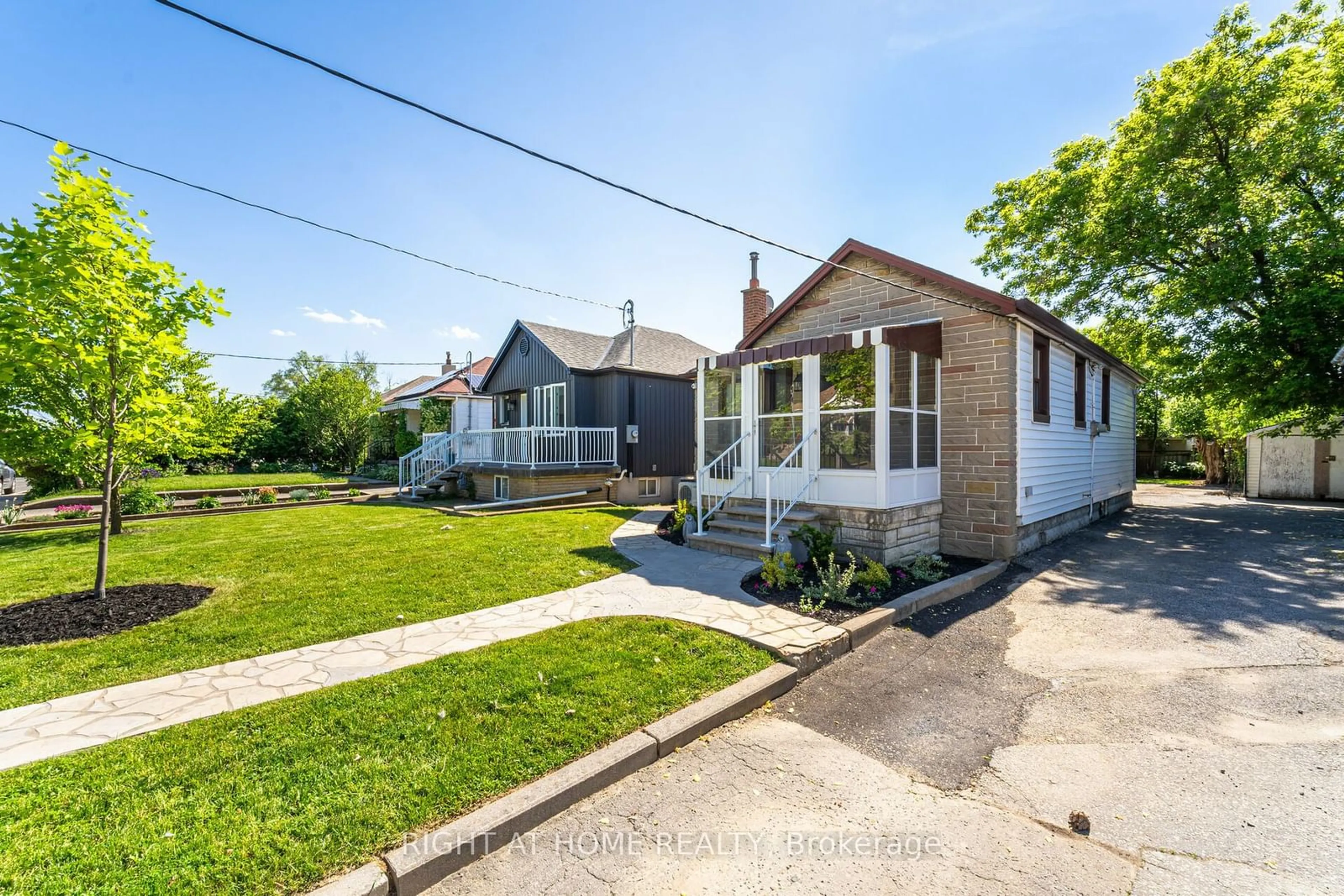 Frontside or backside of a home for 624 Mcroberts Ave, Toronto Ontario M6E 4R7