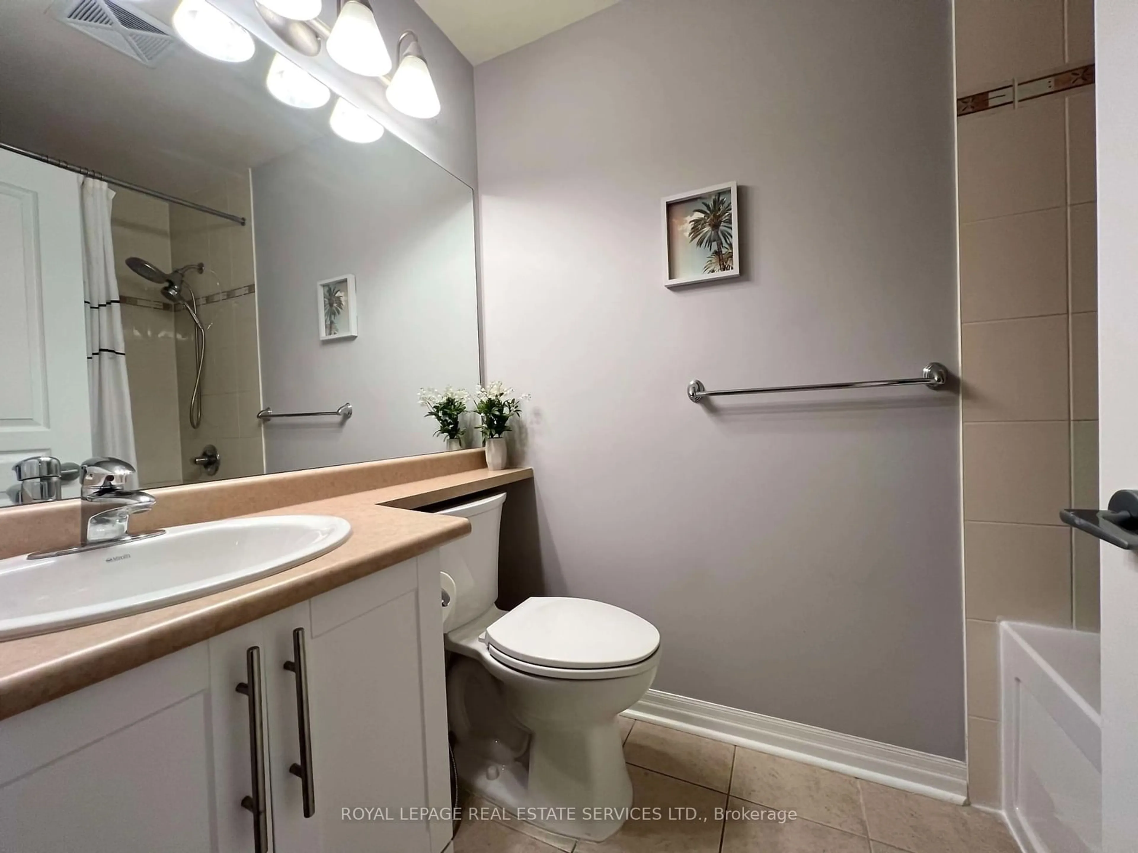 Bathroom for 3515 Kariya Dr #1205, Mississauga Ontario L5B 0C1