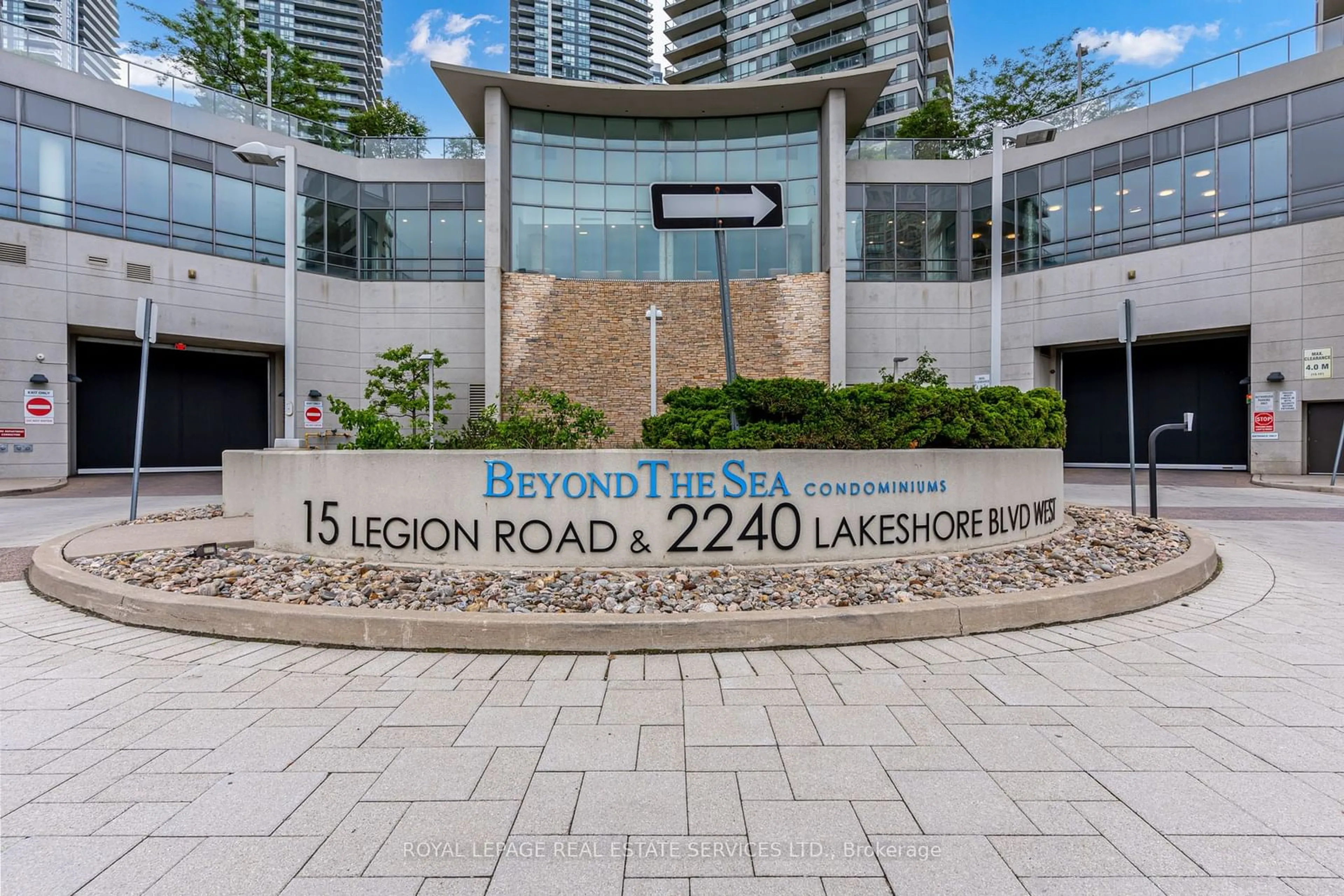 Indoor foyer for 15 Legion Rd #1602, Toronto Ontario M8V 0A9