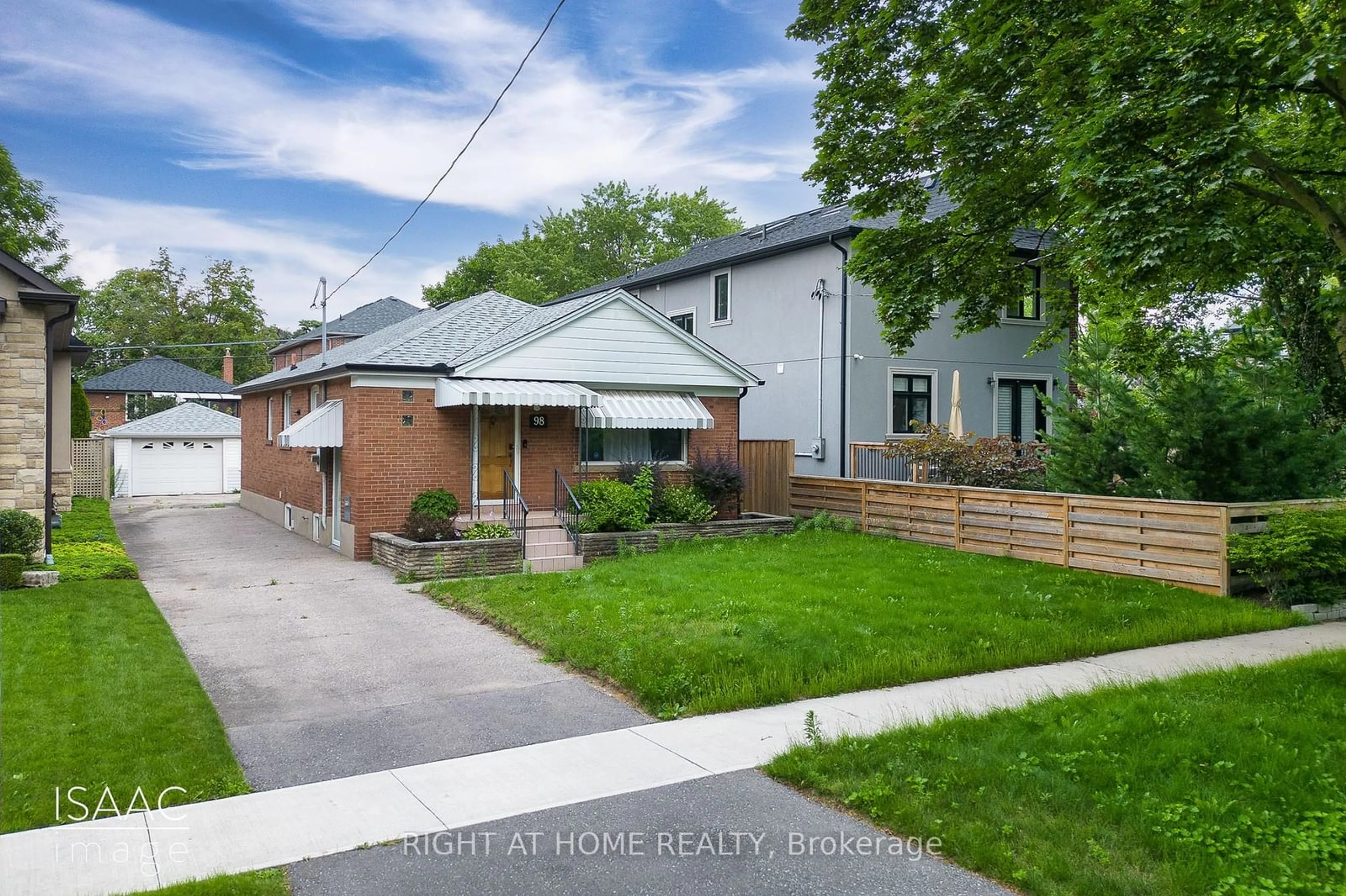 Frontside or backside of a home for 98 Yorkview Dr, Toronto Ontario M8Z 2G4