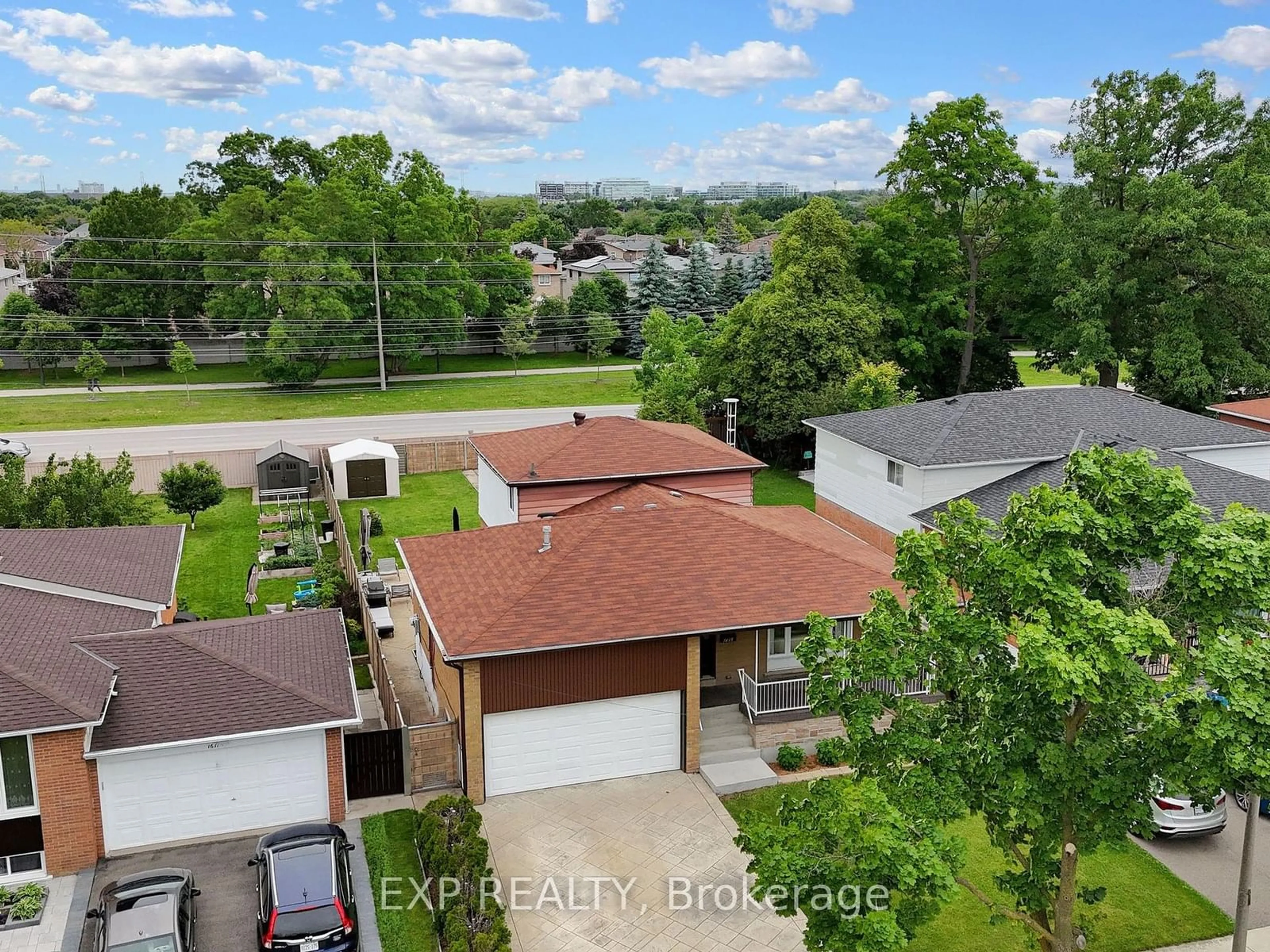 Frontside or backside of a home for 1615 Glen Rutley Circ, Mississauga Ontario L4X 2A1