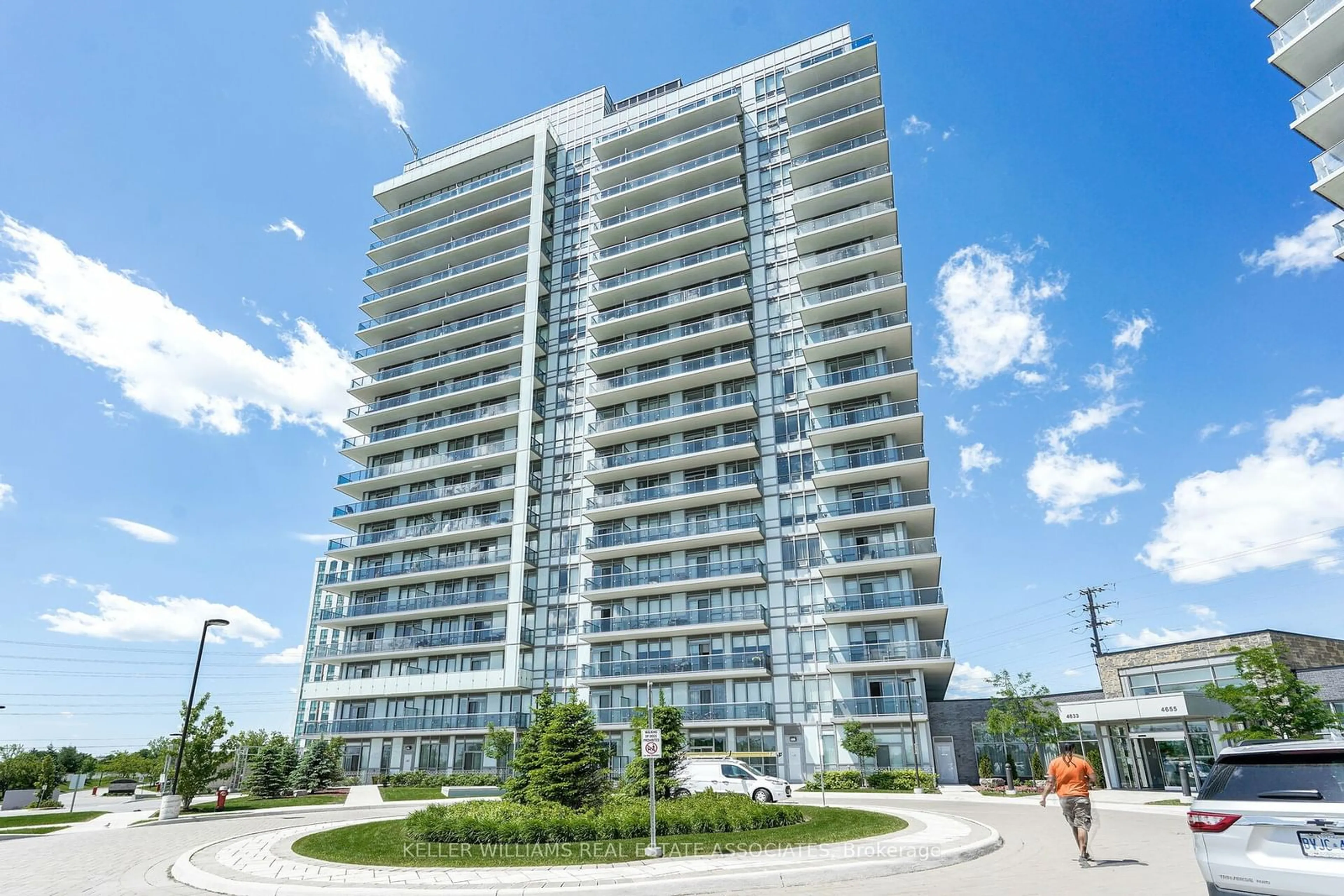 A pic from exterior of the house or condo for 4677 Glen Erin Dr #207, Mississauga Ontario L5M 2E3