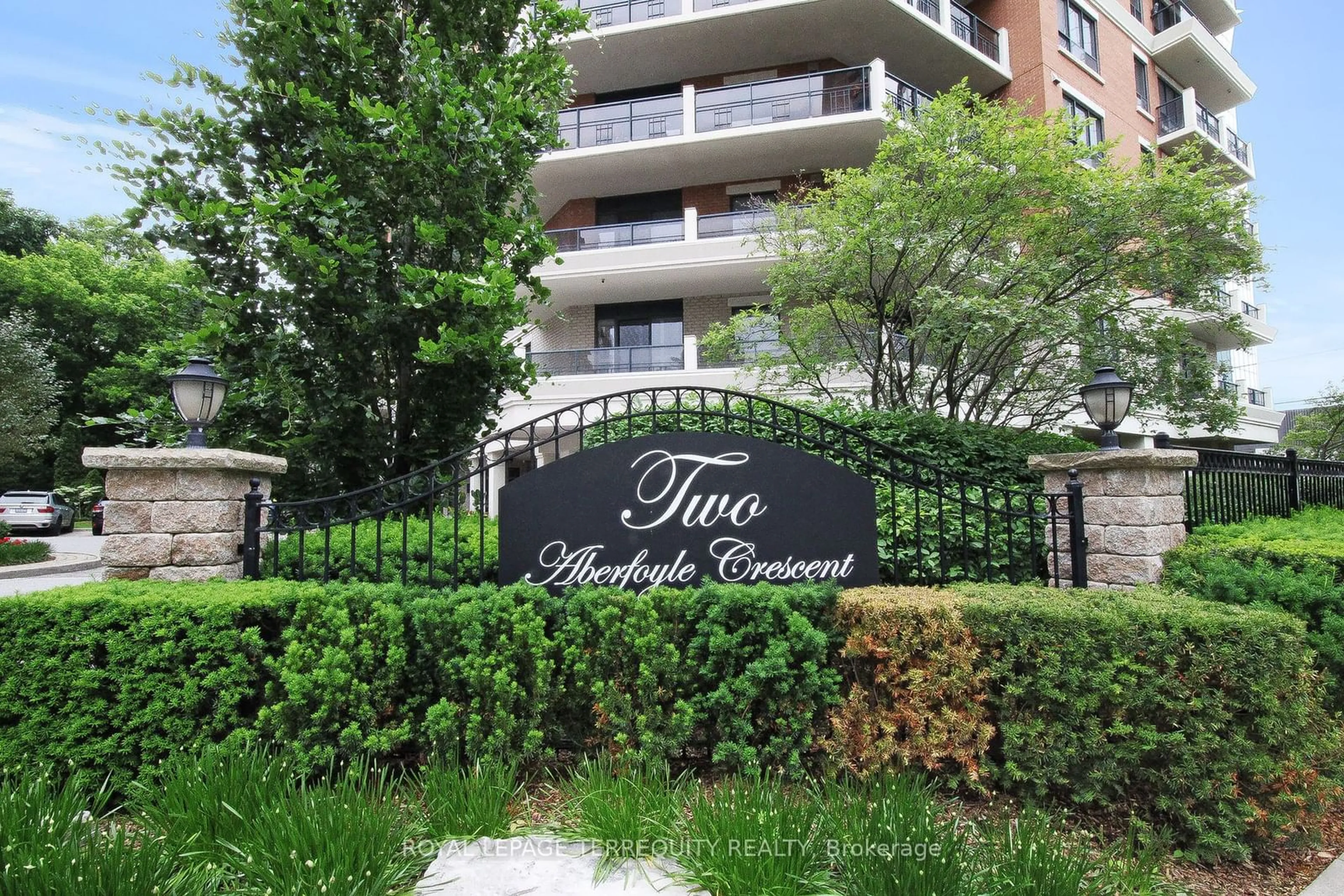 A pic from exterior of the house or condo for 2 Aberfoyle Cres #1201, Toronto Ontario M8X 2Z8