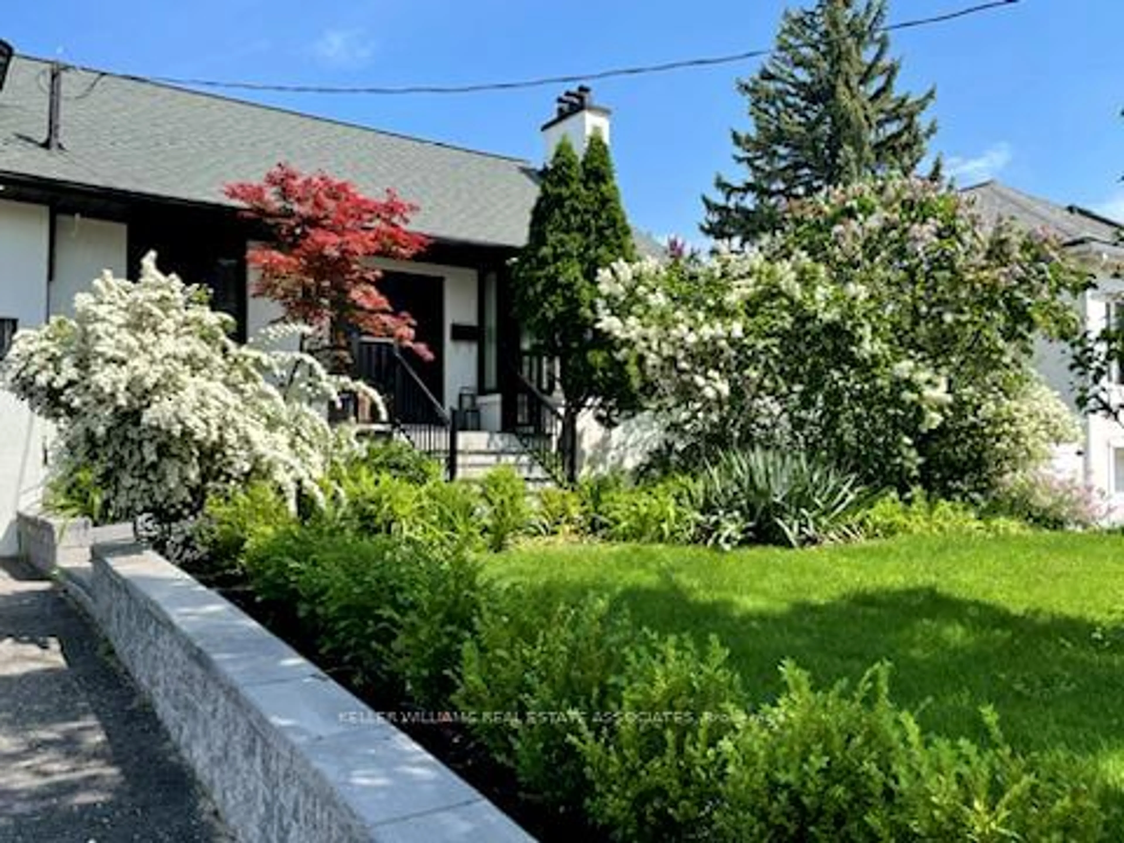 Frontside or backside of a home for 462 Rathburn Rd, Toronto Ontario M9C 3S8
